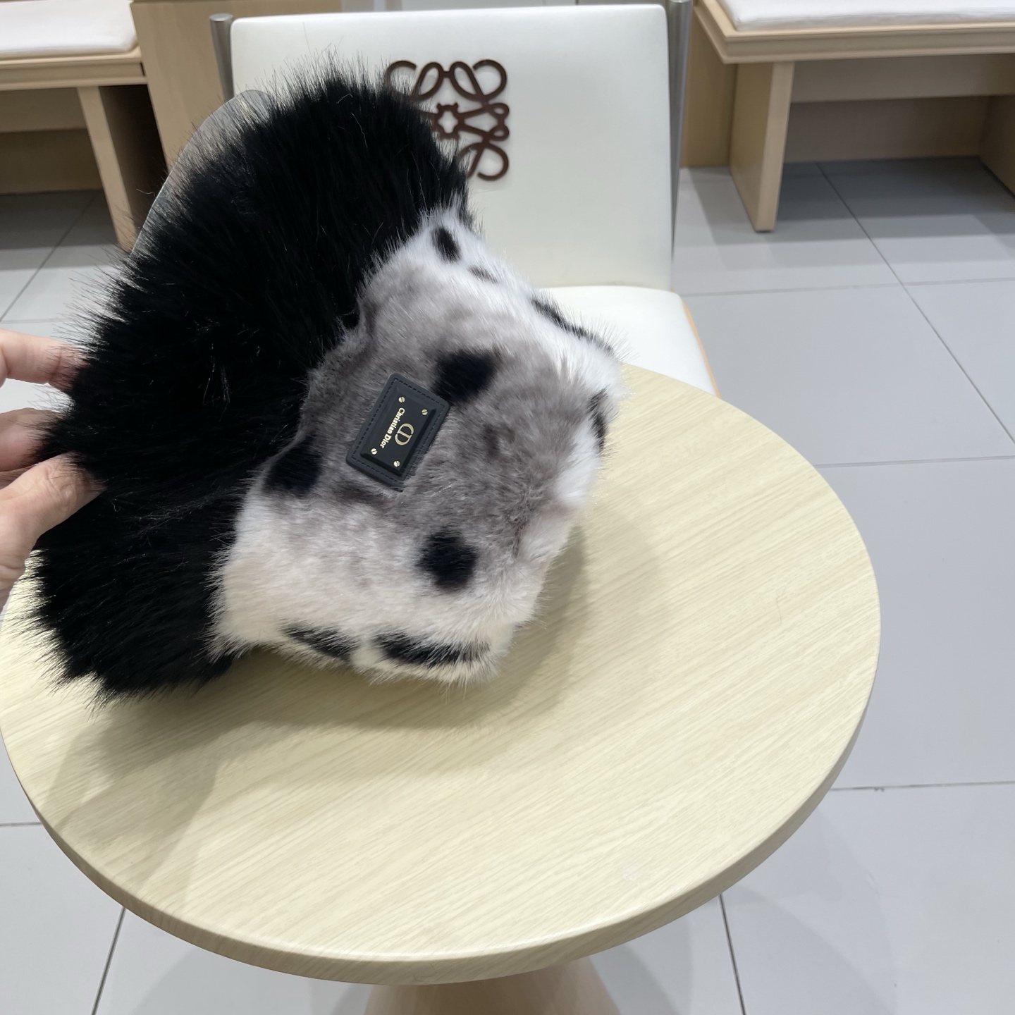 迪奥 Dior韩版豹纹毛毛边渔夫帽子女秋冬显脸小小众毛茸茸保暖护耳盆帽大头围
