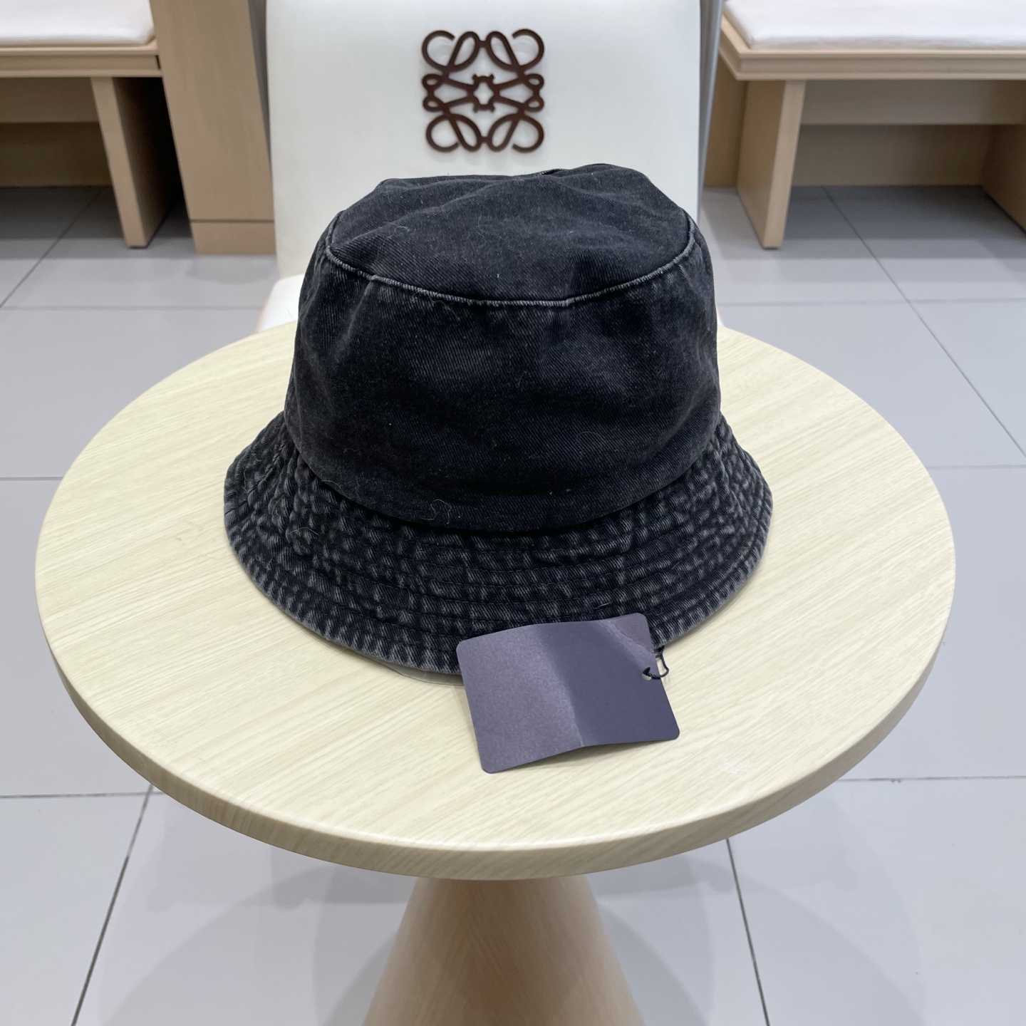 。🧢路易威登 LV，牛仔布渔夫帽，可以戴N多年的款式，时尚高端