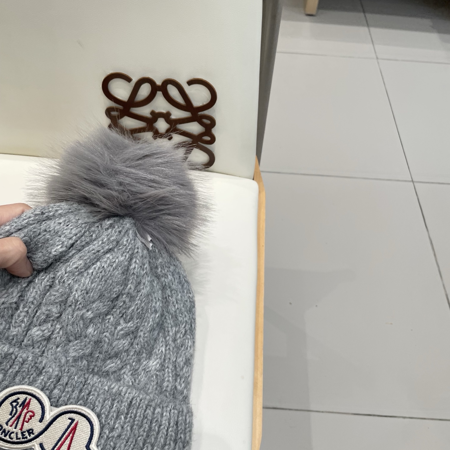 moncler秋冬毛球加厚加绒毛线帽双层户外保暖针织帽时尚潮流百搭毛球