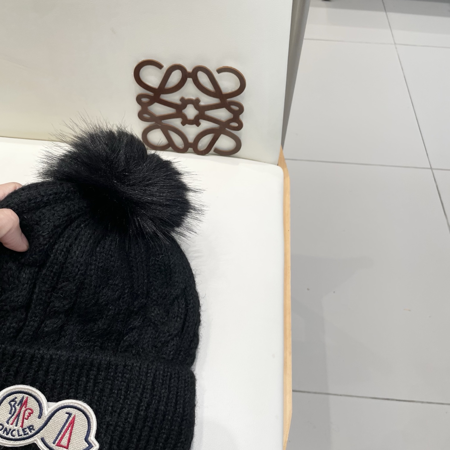 moncler秋冬毛球加厚加绒毛线帽双层户外保暖针织帽时尚潮流百搭毛球