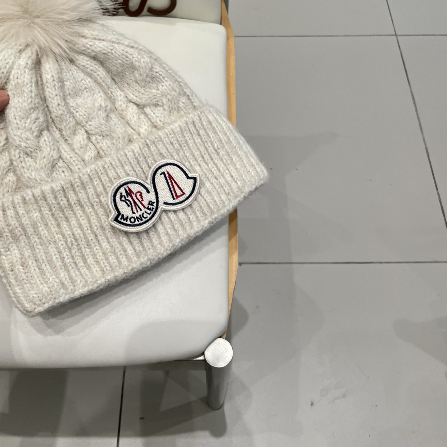 moncler秋冬毛球加厚加绒毛线帽双层户外保暖针织帽时尚潮流百搭毛球