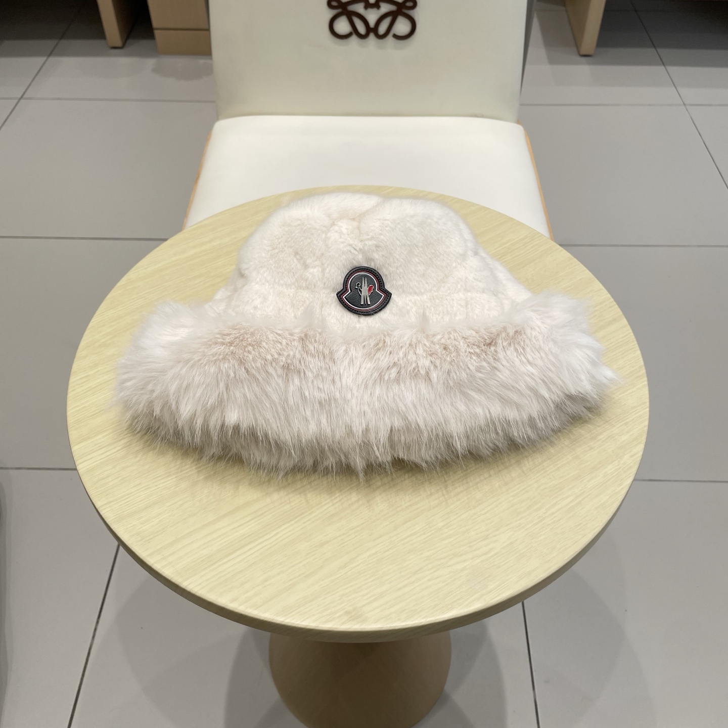 NO:617737,monclet bucket hat, high-end sense, large head circumference, retro plush bucket hat, lady style plush hat, versatile Japanese style ear protection basin hat, bucket hat, baseball cap, knitted hat, hat, espadrilles, hats19860909monclet渔夫帽高级感大头围复古毛绒渔夫帽贵妇风毛绒帽百搭日系护耳盆帽 帽子渔夫帽棒球帽针织帽,帽子,espadrilles,hats,hat