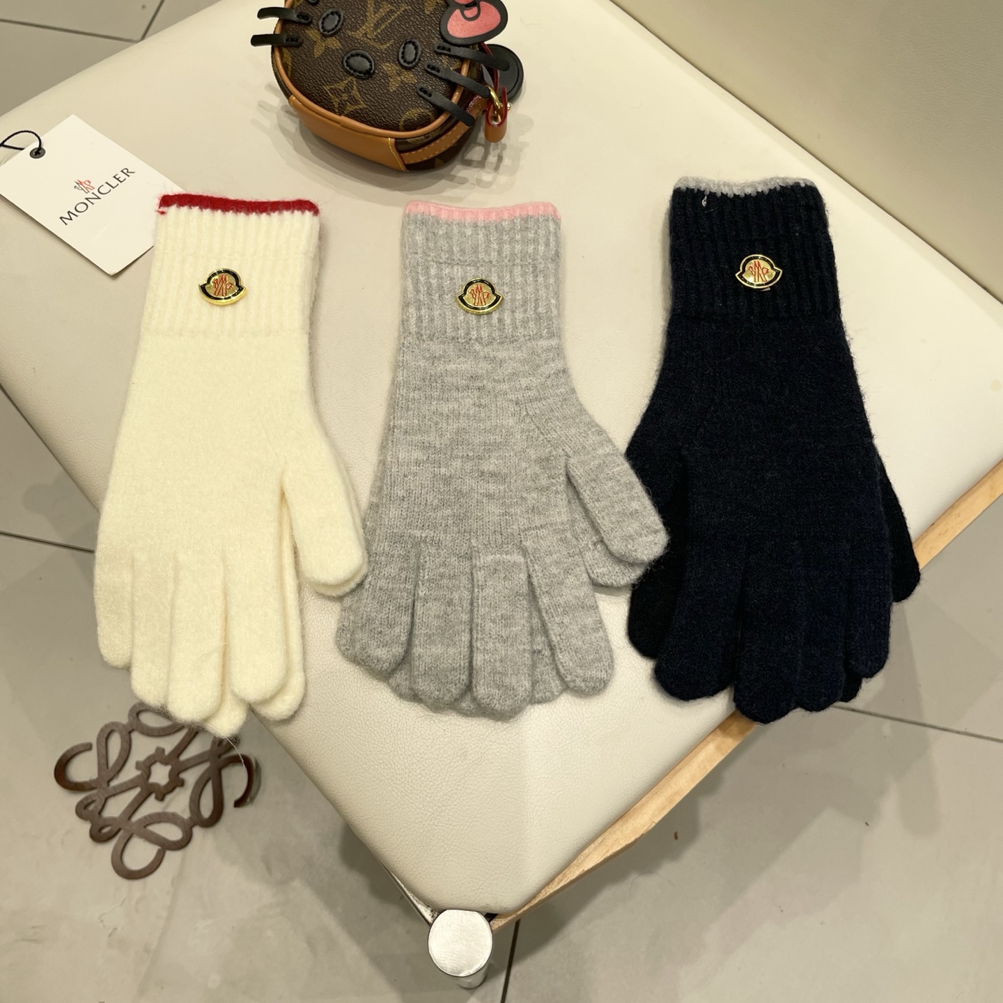 MONCLER蒙口羊毛针织手套女生秋冬季防风保暖分指可触屏护手腕