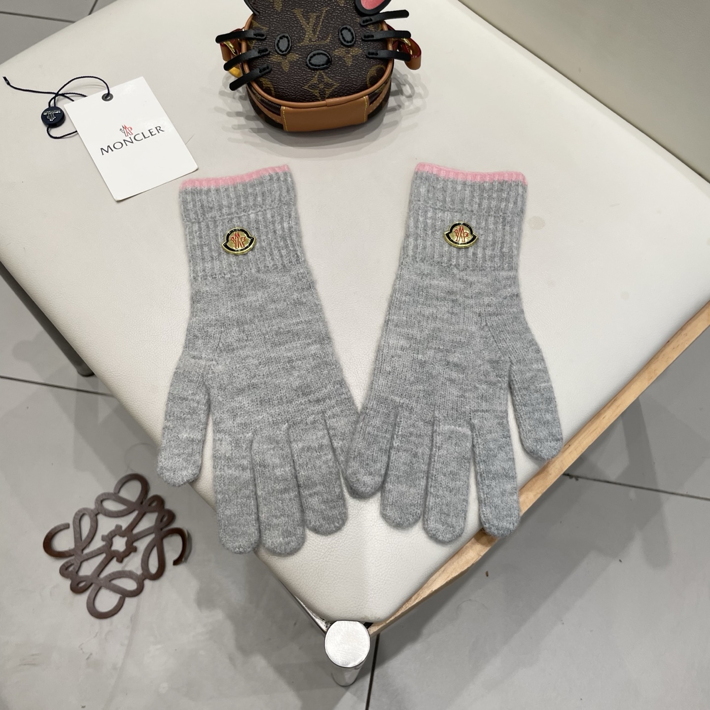 MONCLER蒙口羊毛针织手套女生秋冬季防风保暖分指可触屏护手腕