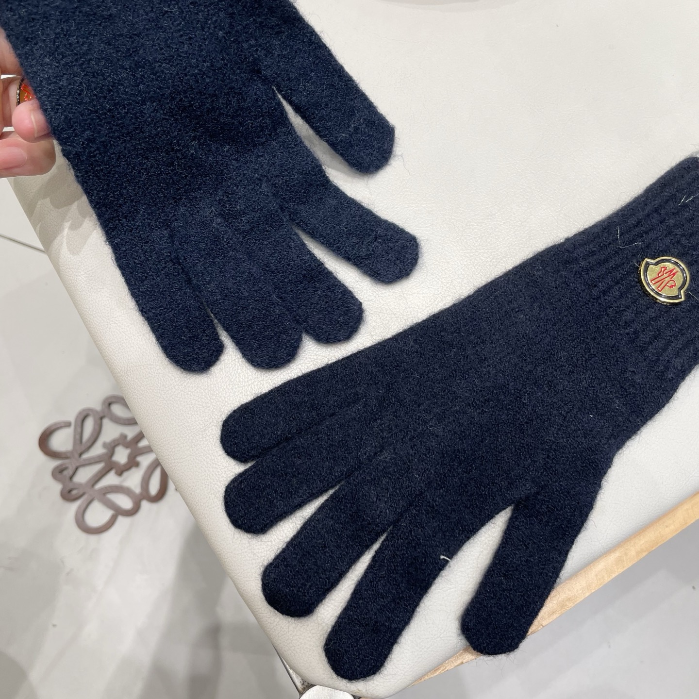 MONCLER蒙口羊毛针织手套女生秋冬季防风保暖分指可触屏护手腕