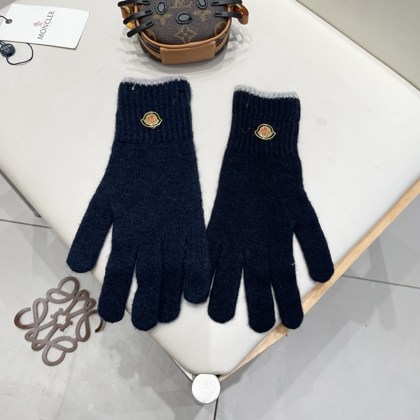 MONCLER蒙口羊毛针织手套女生秋冬季防风保暖分指可触屏护手腕