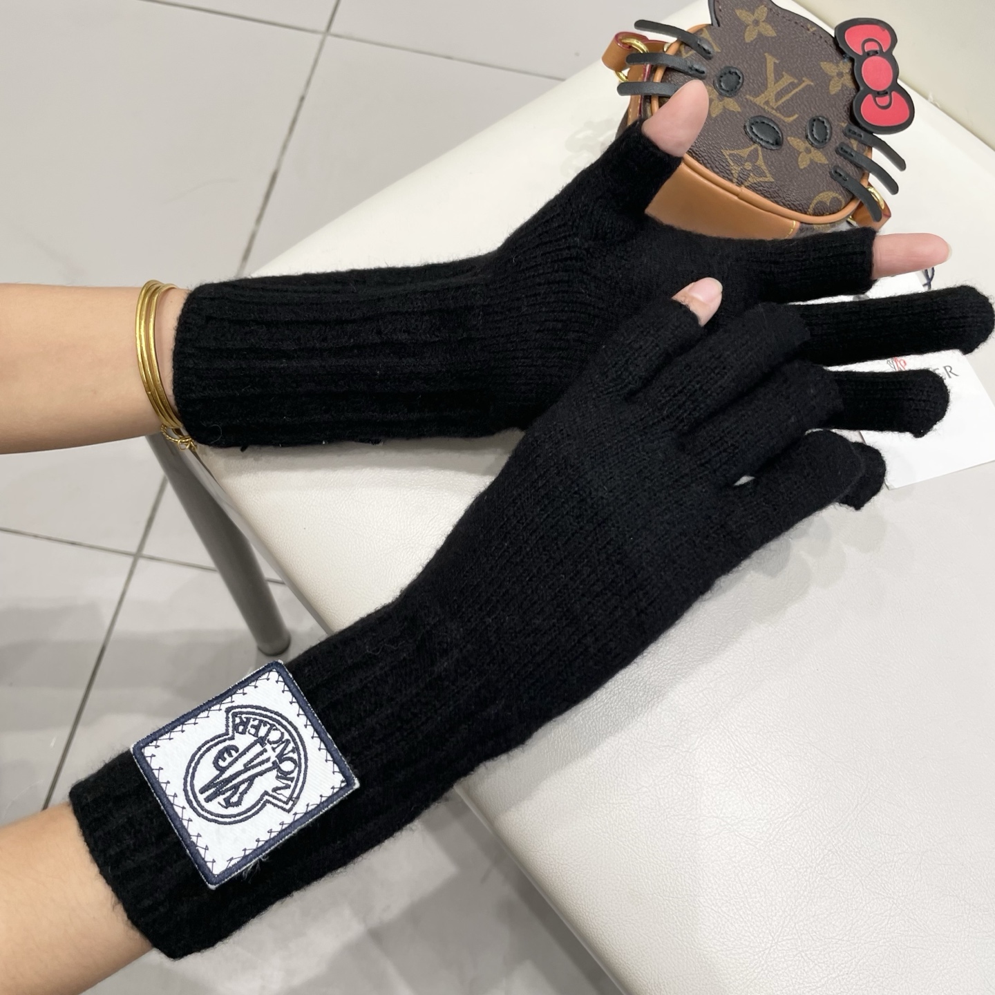 MONCLER蒙口新款针织羊毛手套直接露二指可触屏手套女方便办公写作业羊毛高品质潮