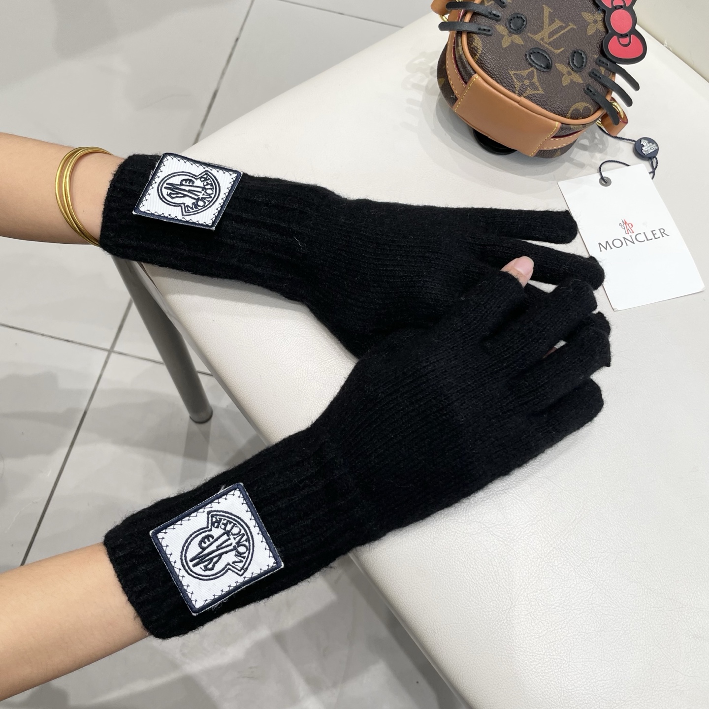 MONCLER蒙口新款针织羊毛手套直接露二指可触屏手套女方便办公写作业羊毛高品质潮