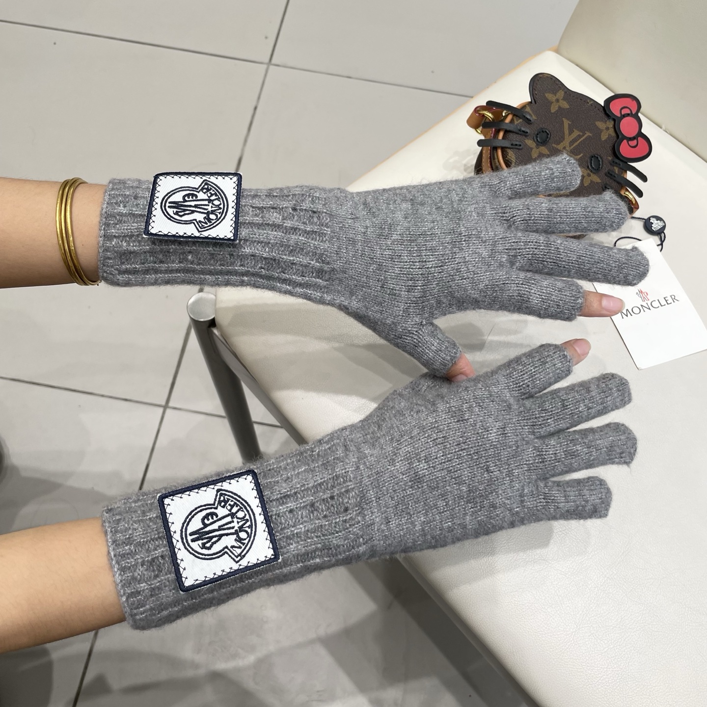 MONCLER蒙口新款针织羊毛手套直接露二指可触屏手套女方便办公写作业羊毛高品质潮