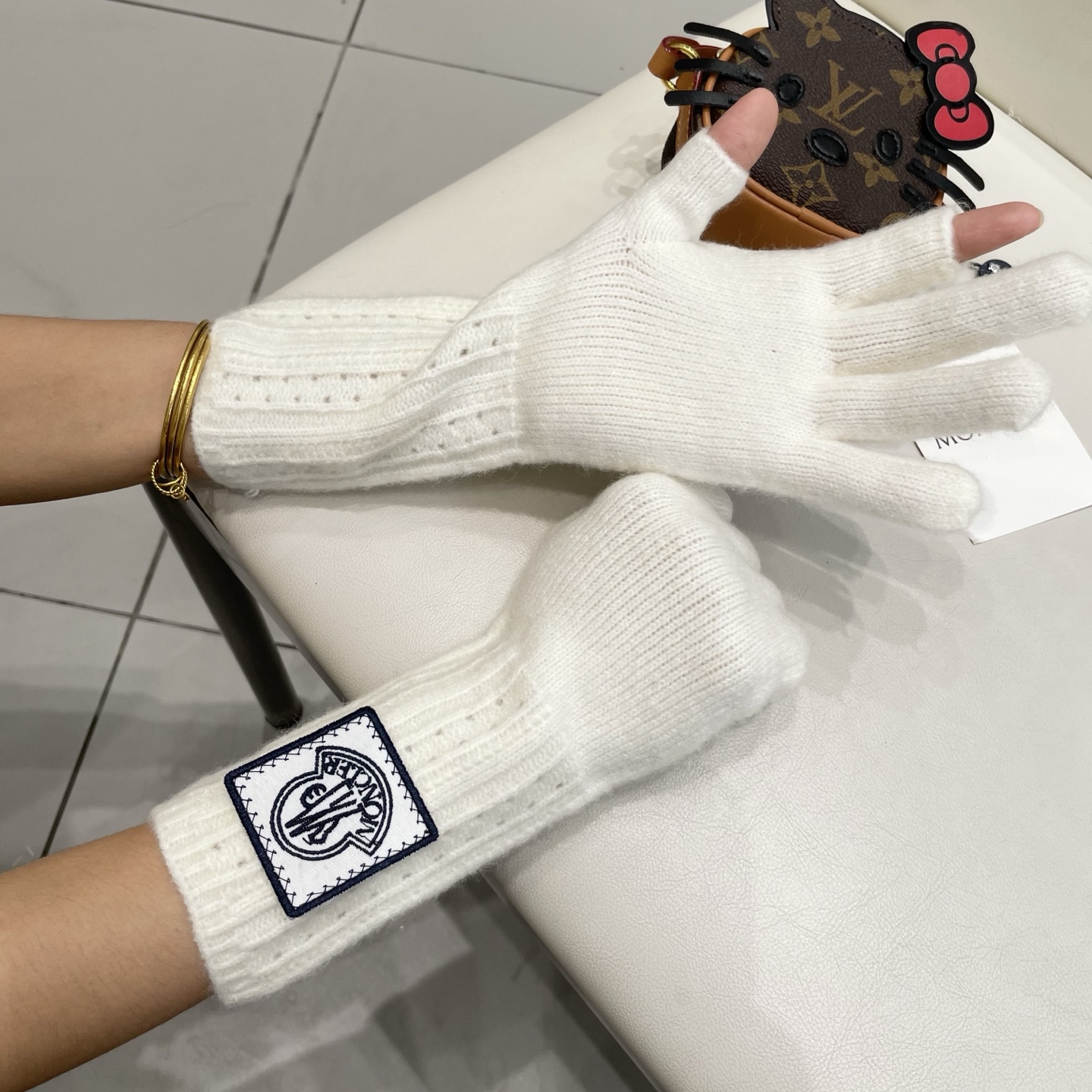 MONCLER蒙口新款针织羊毛手套直接露二指可触屏手套女方便办公写作业羊毛高品质潮