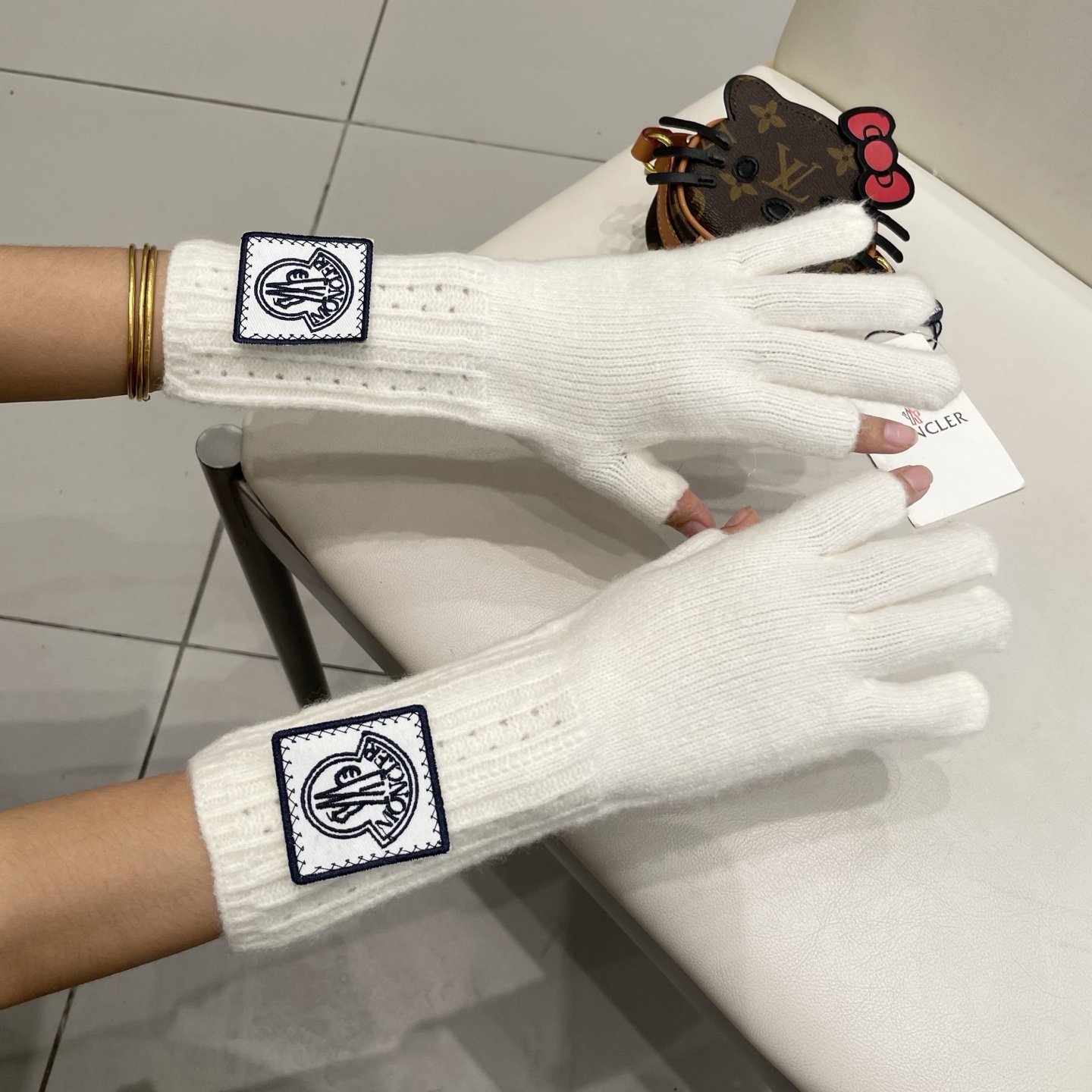 MONCLER蒙口新款针织羊毛手套直接露二指可触屏手套女方便办公写作业羊毛高品质潮
