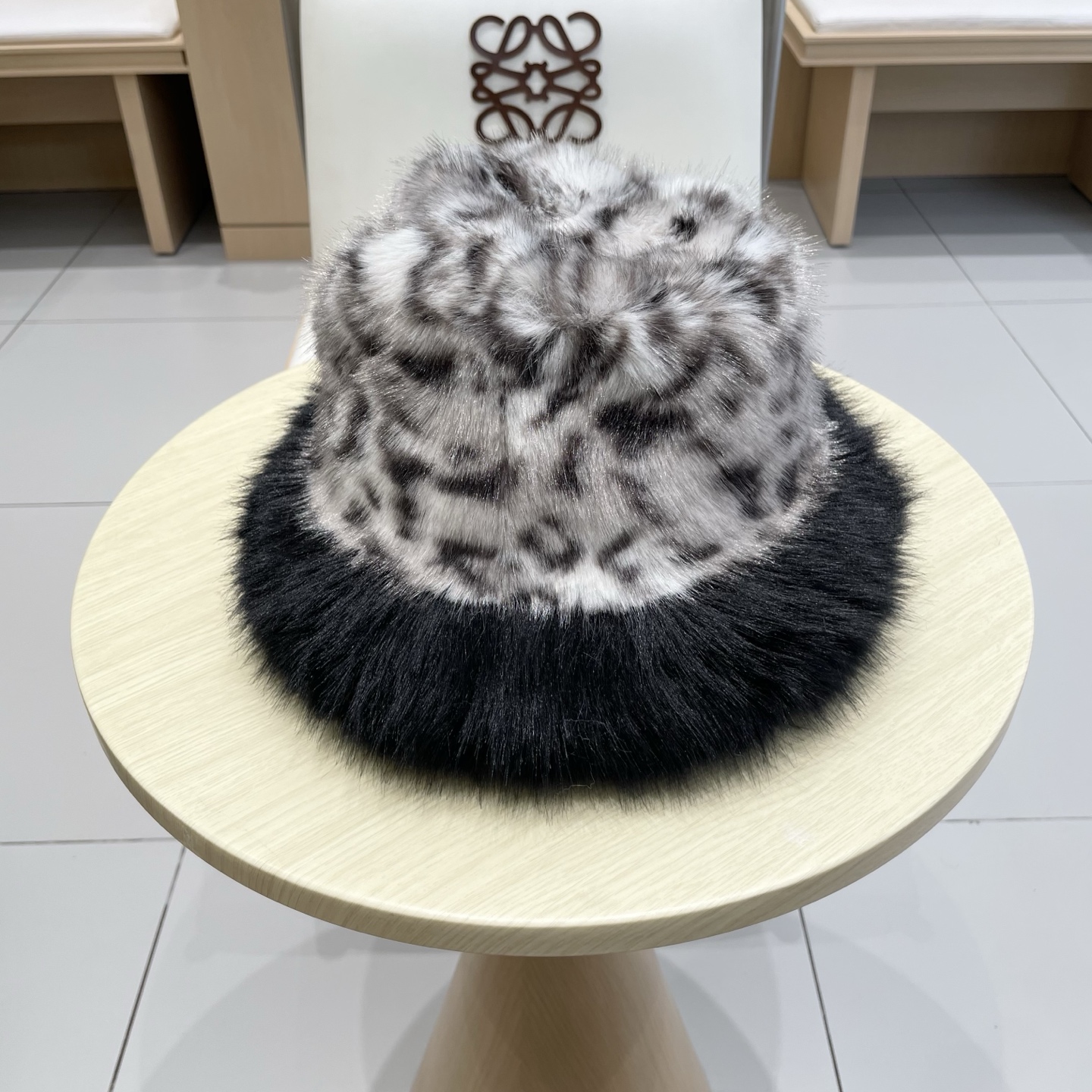 Gucci豹纹长毛现货秋冬ins风百搭保暖护耳盆帽女时尚毛绒豹纹渔夫帽ins风爆款