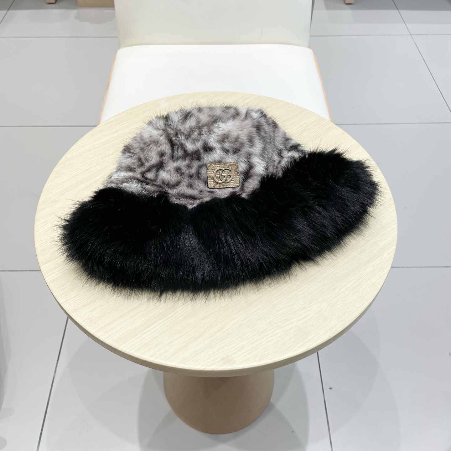 Gucci豹纹长毛现货秋冬ins风百搭保暖护耳盆帽女时尚毛绒豹纹渔夫帽ins风爆款