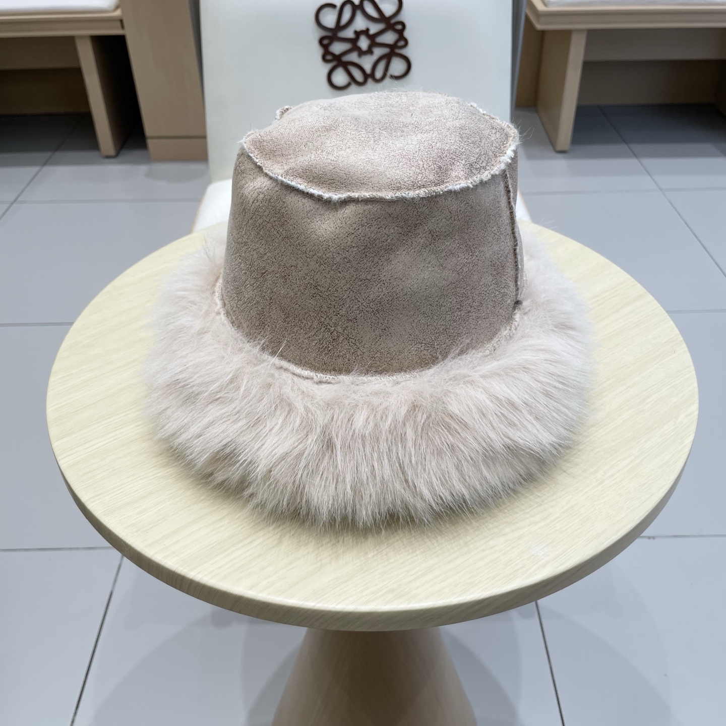 Gucci豹纹长毛现货秋冬ins风百搭保暖护耳盆帽女时尚毛绒豹纹渔夫帽ins风爆款