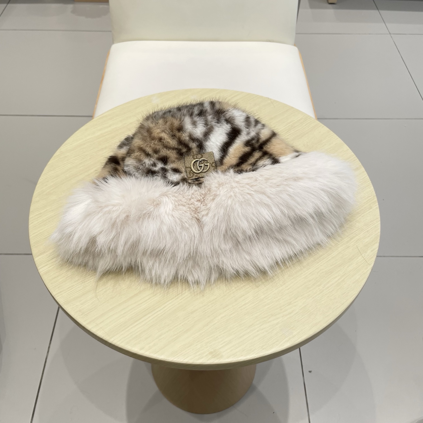 Gucci豹纹长毛现货秋冬ins风百搭保暖护耳盆帽女时尚毛绒豹纹渔夫帽ins风爆款