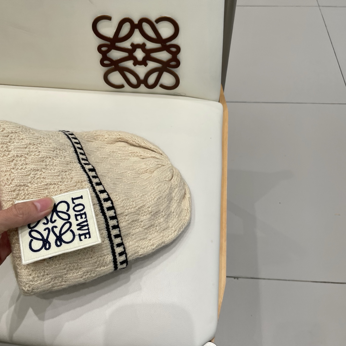 LOEWE 罗意威💠秋冬粗针织毛线帽 多色可选满足所有风格，好爱❗️ 💟💟条纹粗针织满足了我对针织帽的幻想〰️ 高颜值i