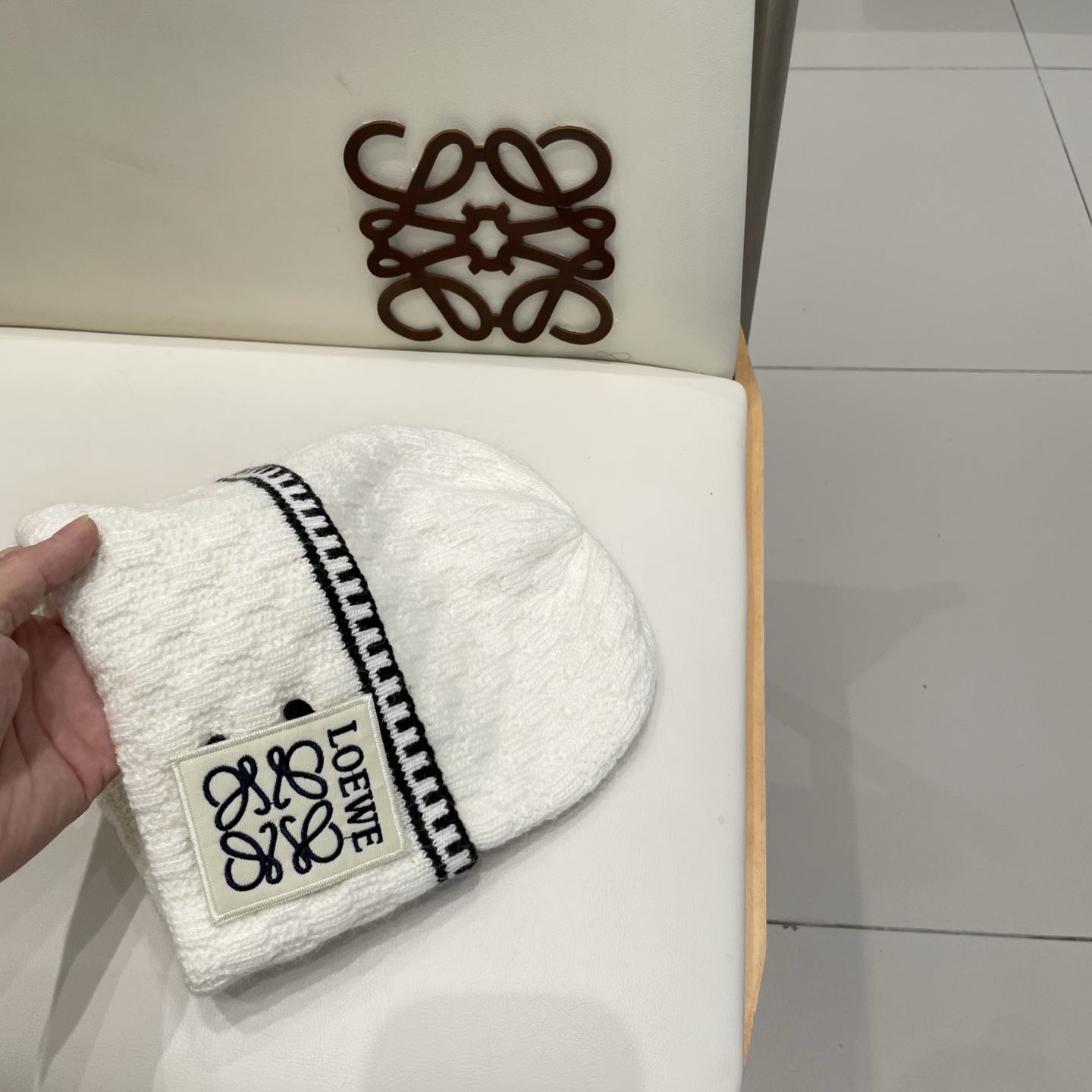 LOEWE 罗意威💠秋冬粗针织毛线帽 多色可选满足所有风格，好爱❗️ 💟💟条纹粗针织满足了我对针织帽的幻想〰️ 高颜值i