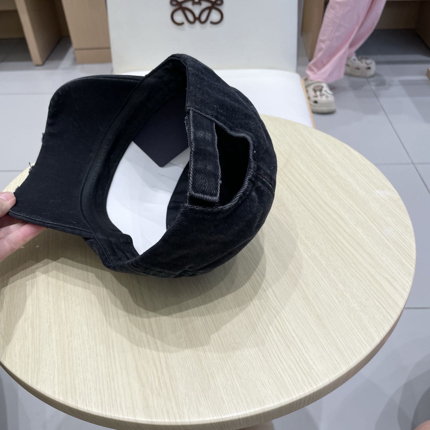 LV路易威登新款牛仔棒球帽洗水牛仔风街头风十足更符合现在时尚小哥哥小姐姐的style，机场街拍超飒！