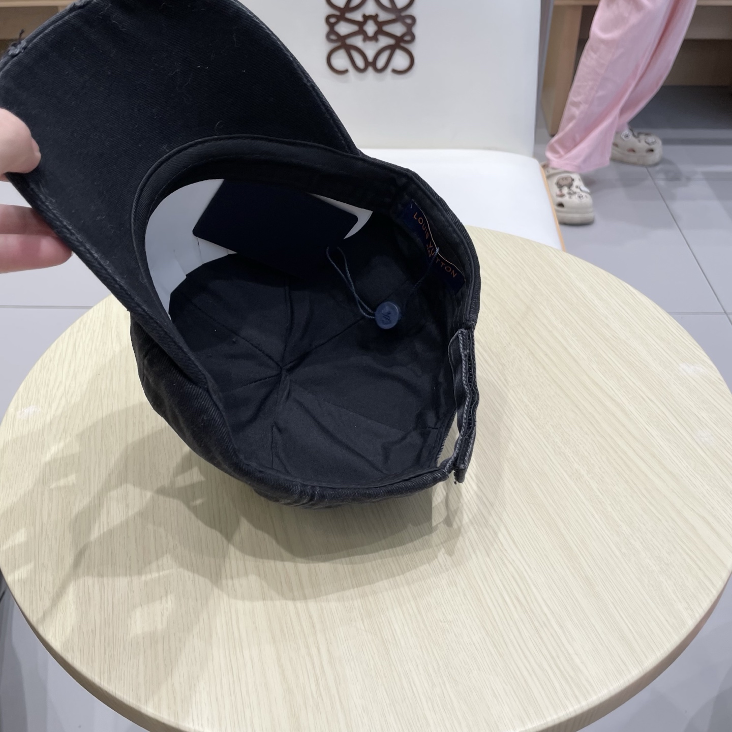 LV路易威登新款牛仔棒球帽洗水牛仔风街头风十足更符合现在时尚小哥哥小姐姐的style，机场街拍超飒！