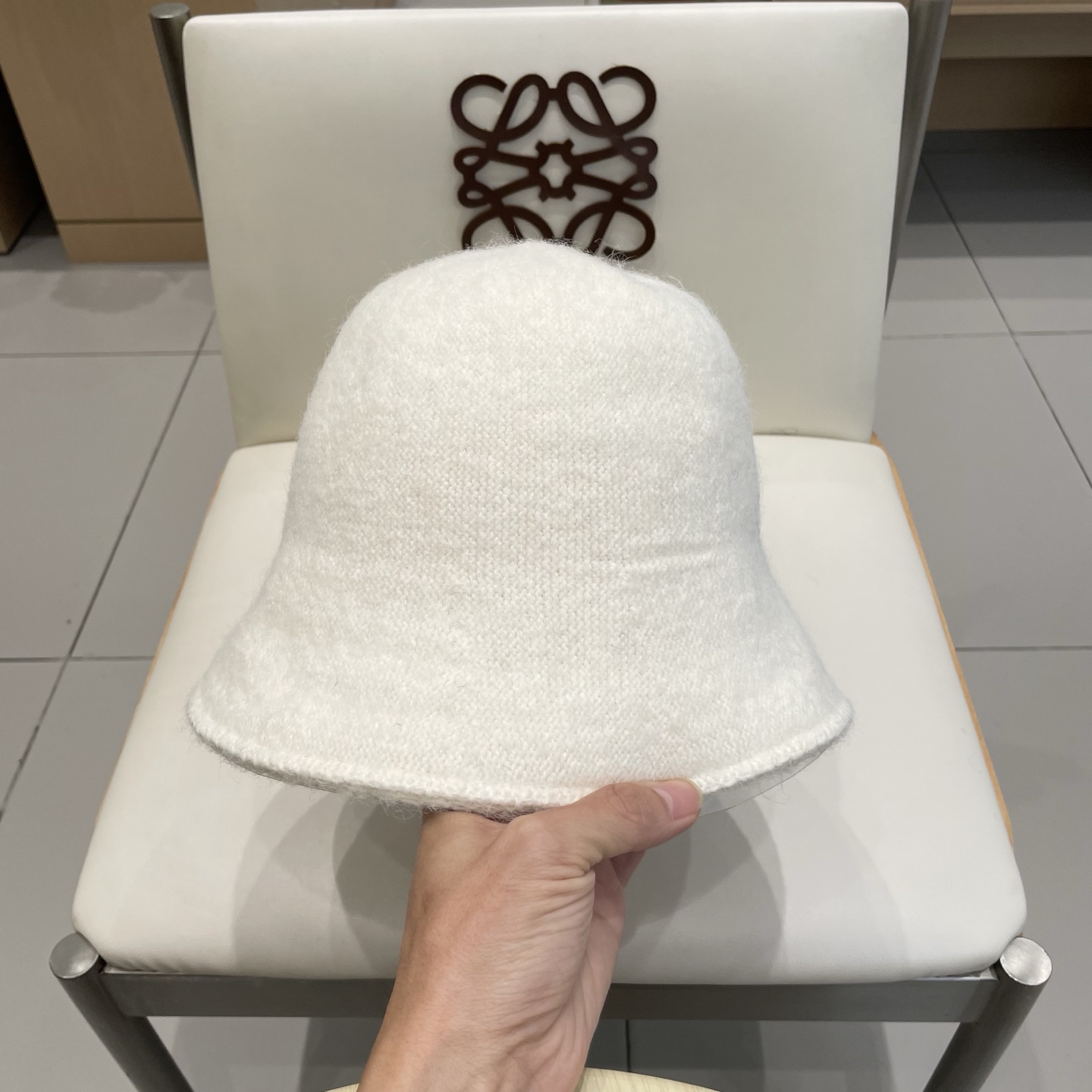 Prada普拉达双面百搭大镂空低调复古保暖护耳秋冬优雅女式显脸小针织渔夫盆帽