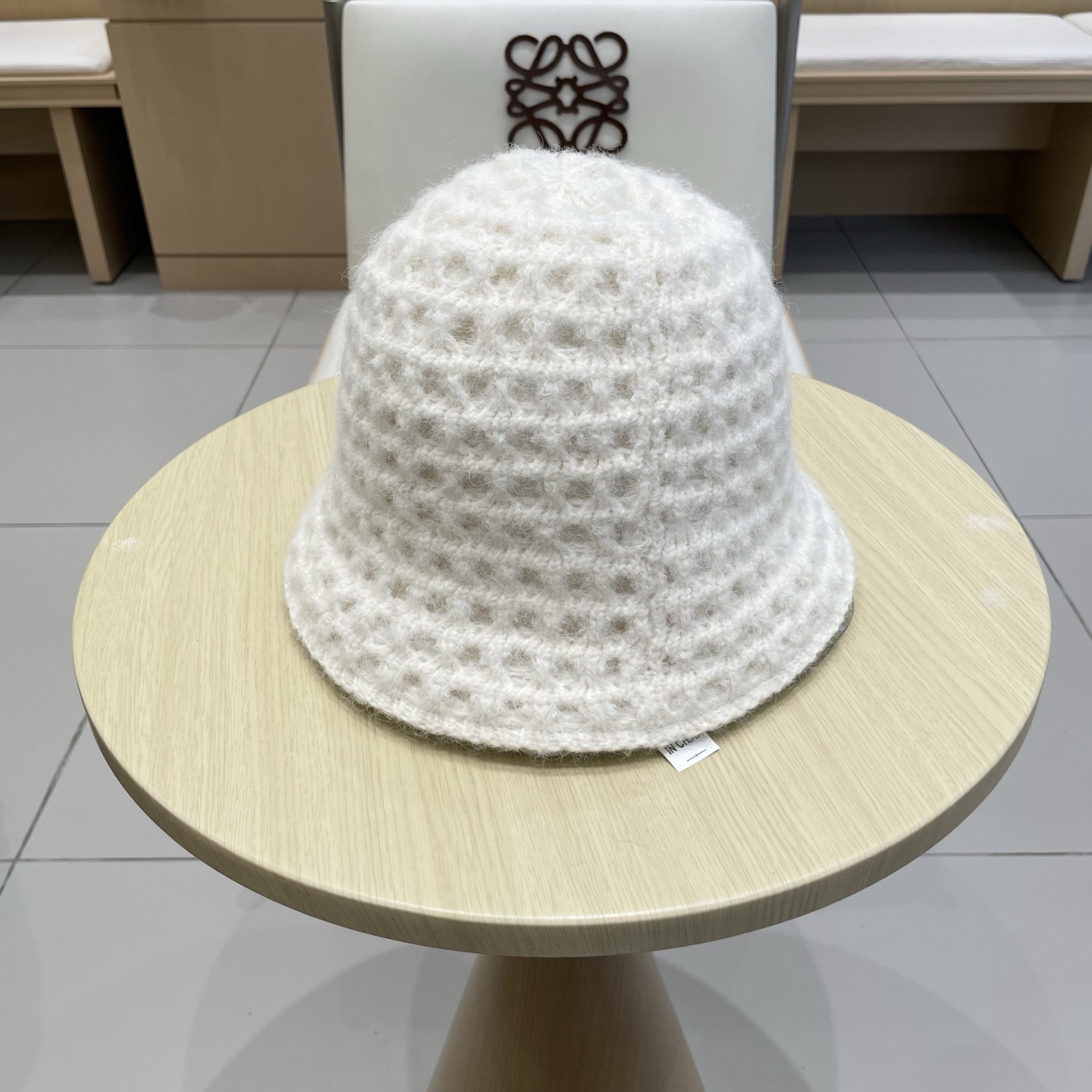 Prada普拉达双面百搭大镂空低调复古保暖护耳秋冬优雅女式显脸小针织渔夫盆帽