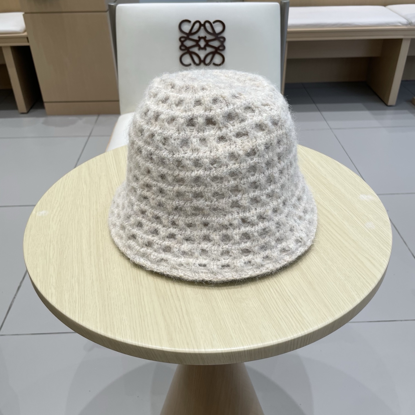 Prada普拉达双面百搭大镂空低调复古保暖护耳秋冬优雅女式显脸小针织渔夫盆帽