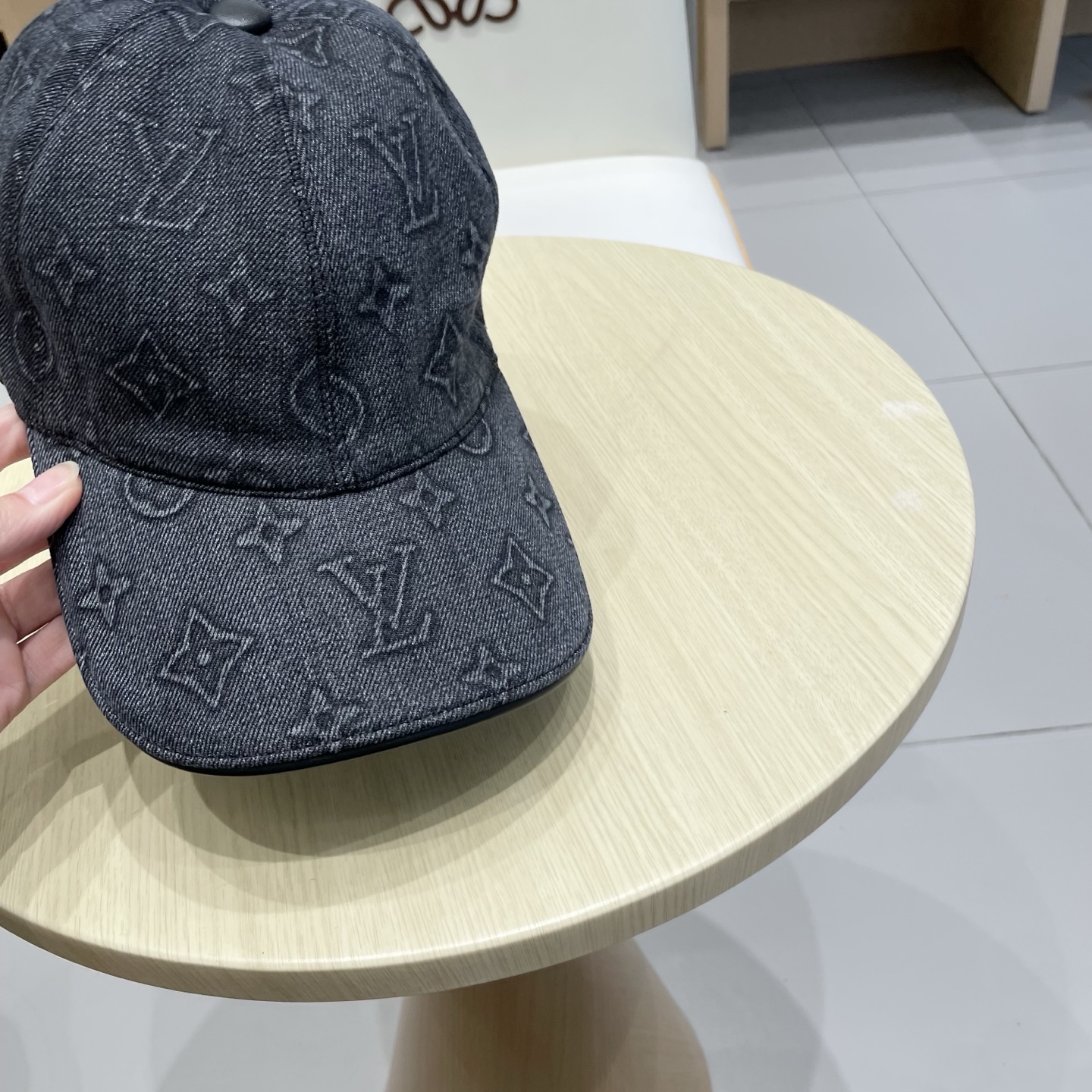 LV(路易威登)新款原单棒球帽，大logo提花，1:1开模订制，原版牛仔布料，做工细致完美，质量超赞，基
