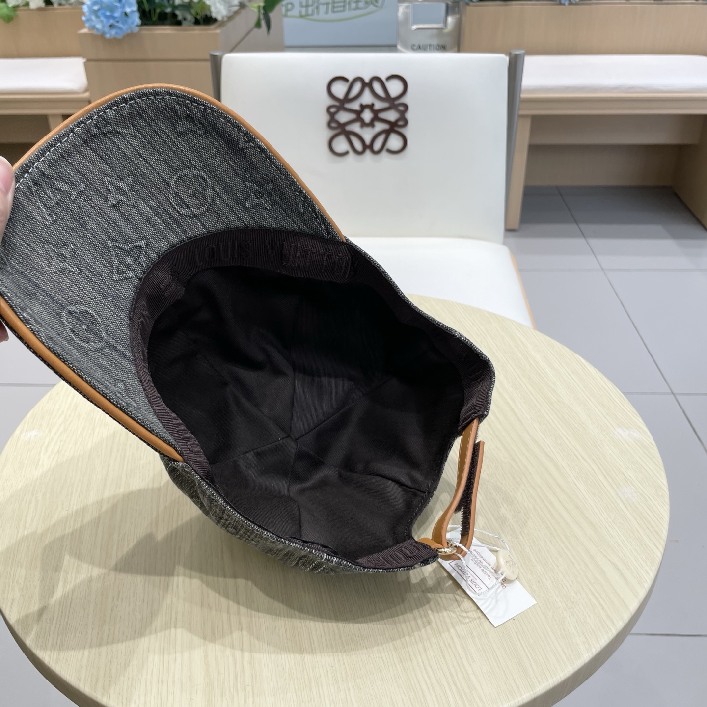 LV(路易威登)新款原单棒球帽，大logo提花，1:1开模订制，原版牛仔布料，做工细致完美，质量超赞，基