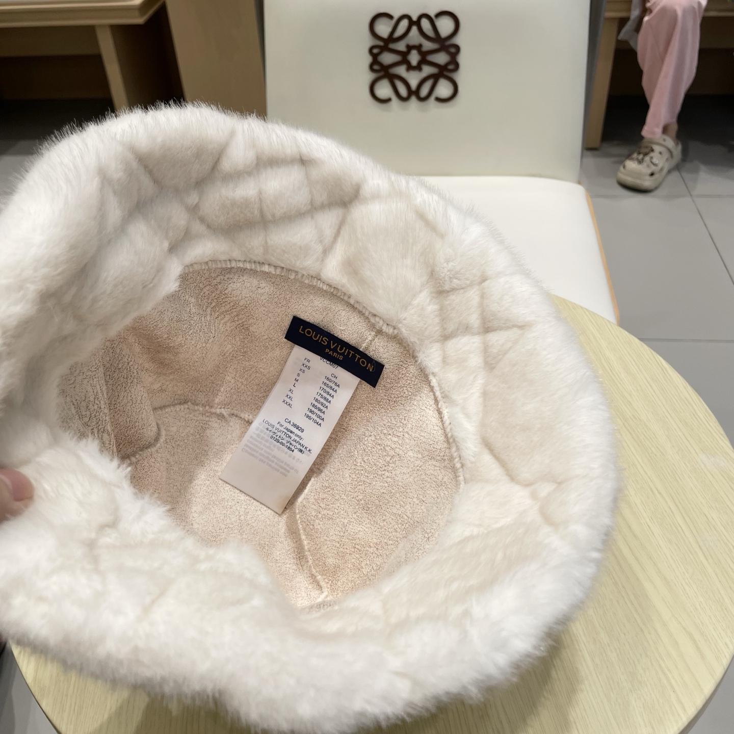 LV(路易威登百搭渔夫帽女冬季毛绒绒户外保暖立体质感时尚高端盆帽显脸小防风