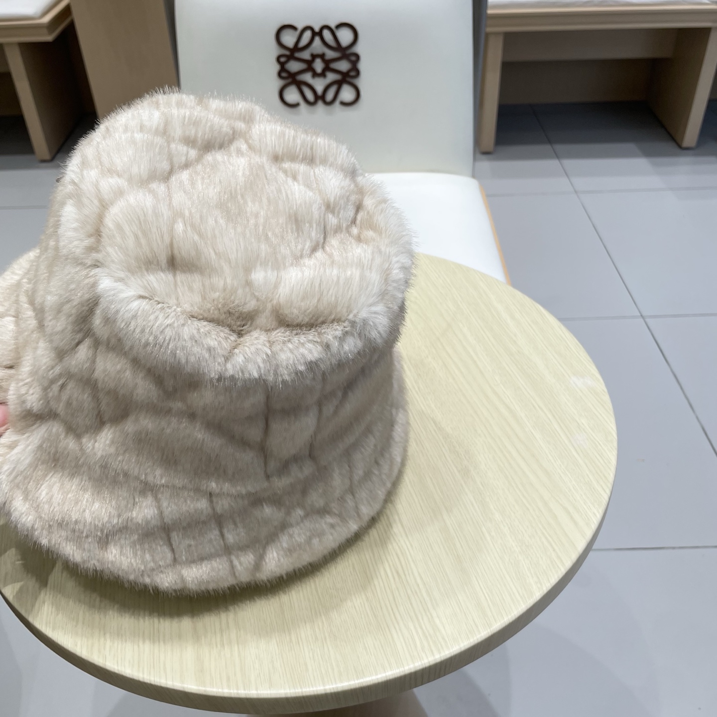 LV(路易威登百搭渔夫帽女冬季毛绒绒户外保暖立体质感时尚高端盆帽显脸小防风