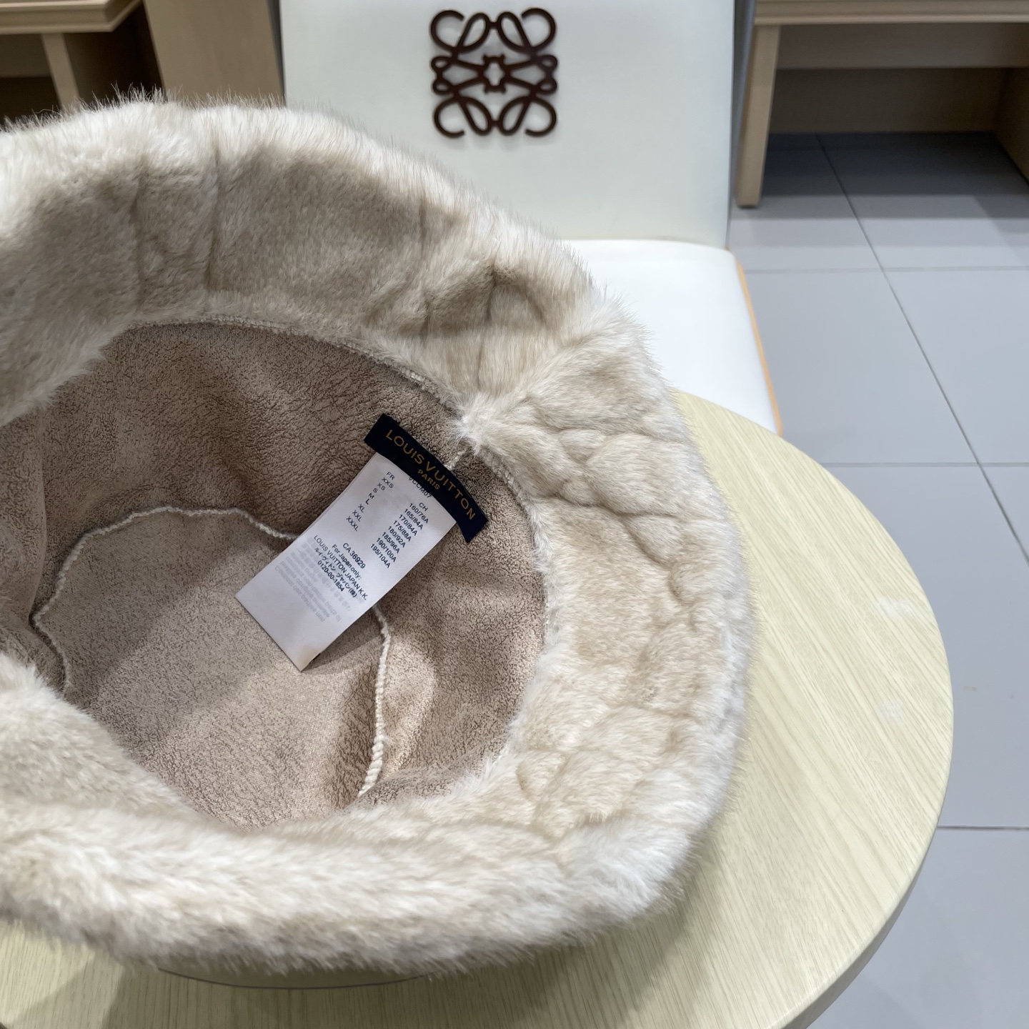 LV(路易威登百搭渔夫帽女冬季毛绒绒户外保暖立体质感时尚高端盆帽显脸小防风