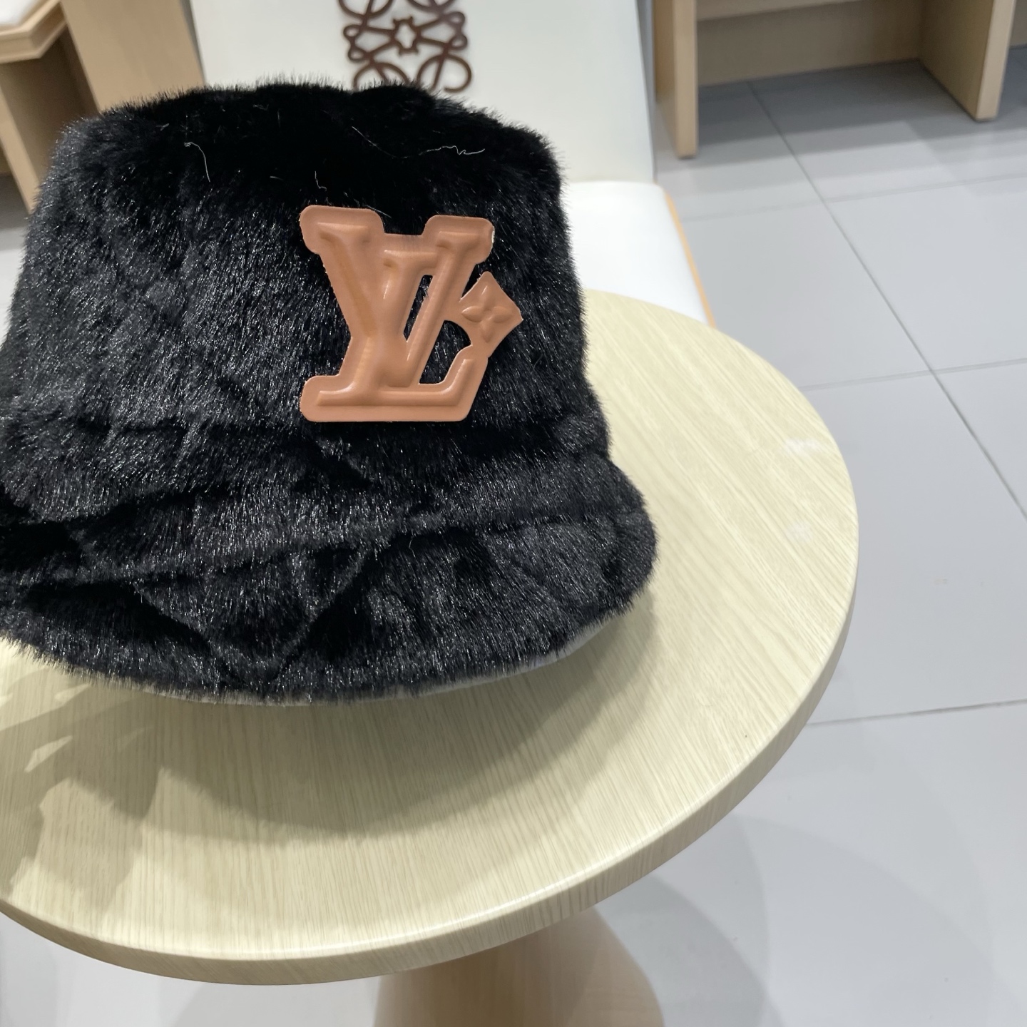 LV(路易威登百搭渔夫帽女冬季毛绒绒户外保暖立体质感时尚高端盆帽显脸小防风