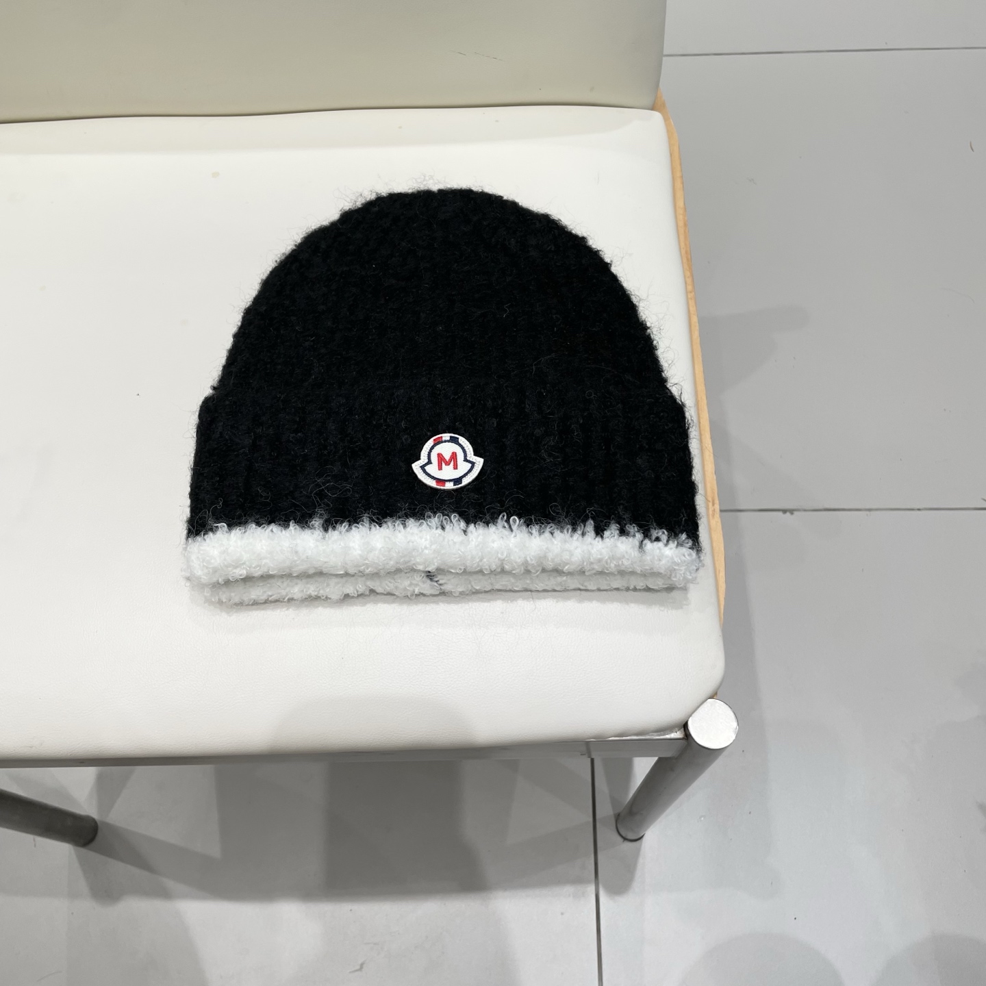 蒙口Moncler盟可睐💥官网经典针织帽，原单复刻.非常柔软亲肤，弹性很好💓有质感又非常百搭的款式~保暖