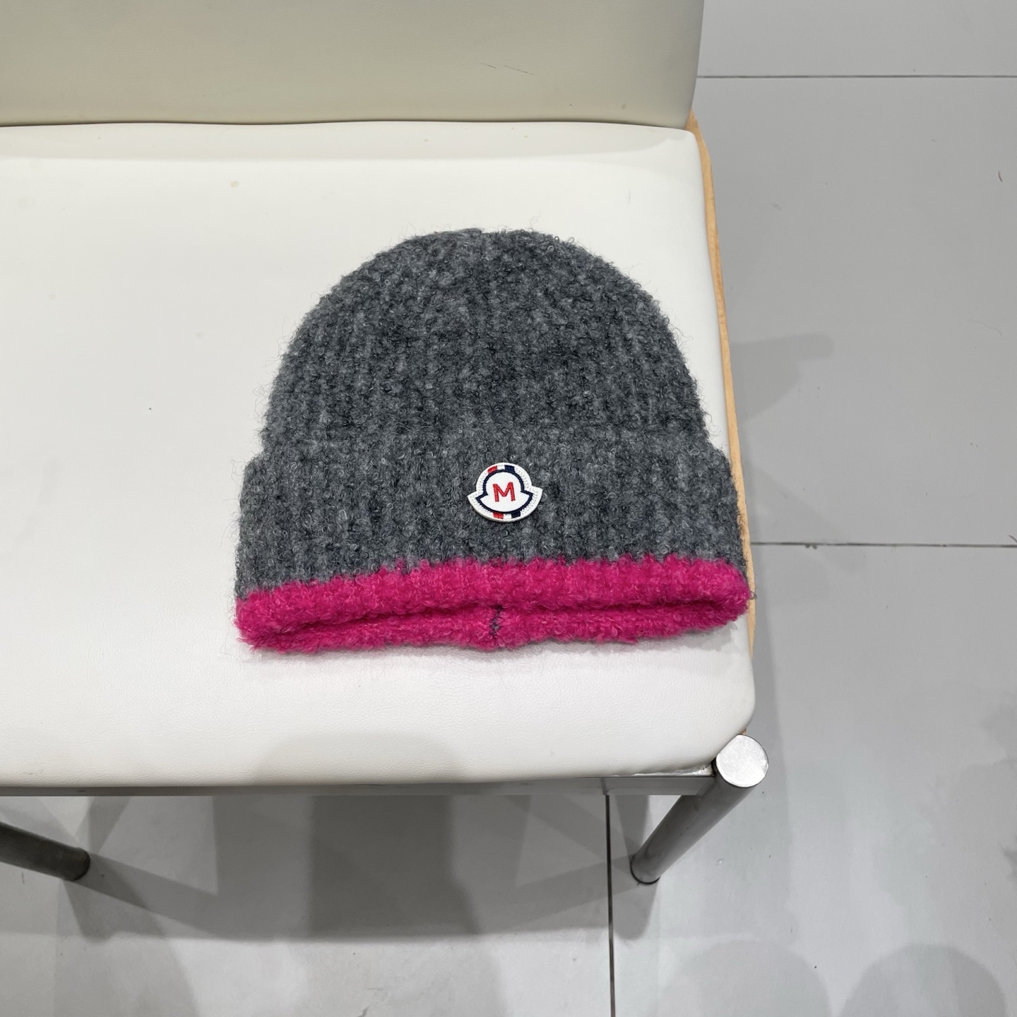 蒙口Moncler盟可睐💥官网经典针织帽，原单复刻.非常柔软亲肤，弹性很好💓有质感又非常百搭的款式~保暖