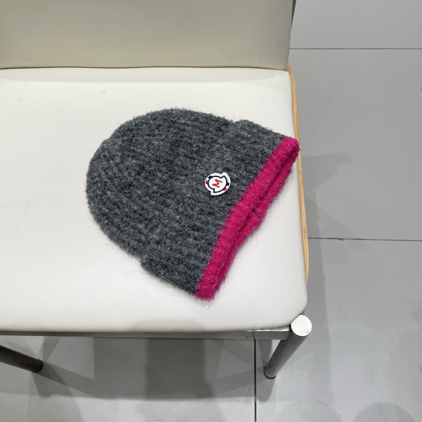 蒙口Moncler盟可睐💥官网经典针织帽，原单复刻.非常柔软亲肤，弹性很好💓有质感又非常百搭的款式~保暖