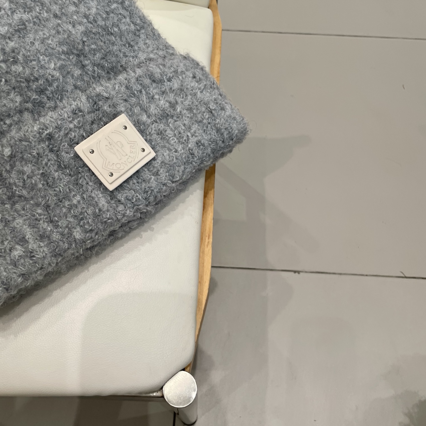 MONCLER蒙口🎩针织毛线帽，附带二维码，好品质高端大气，超柔软！超火爆💖质感很赞，出街超好搭配！时尚潮流！秋冬必备单