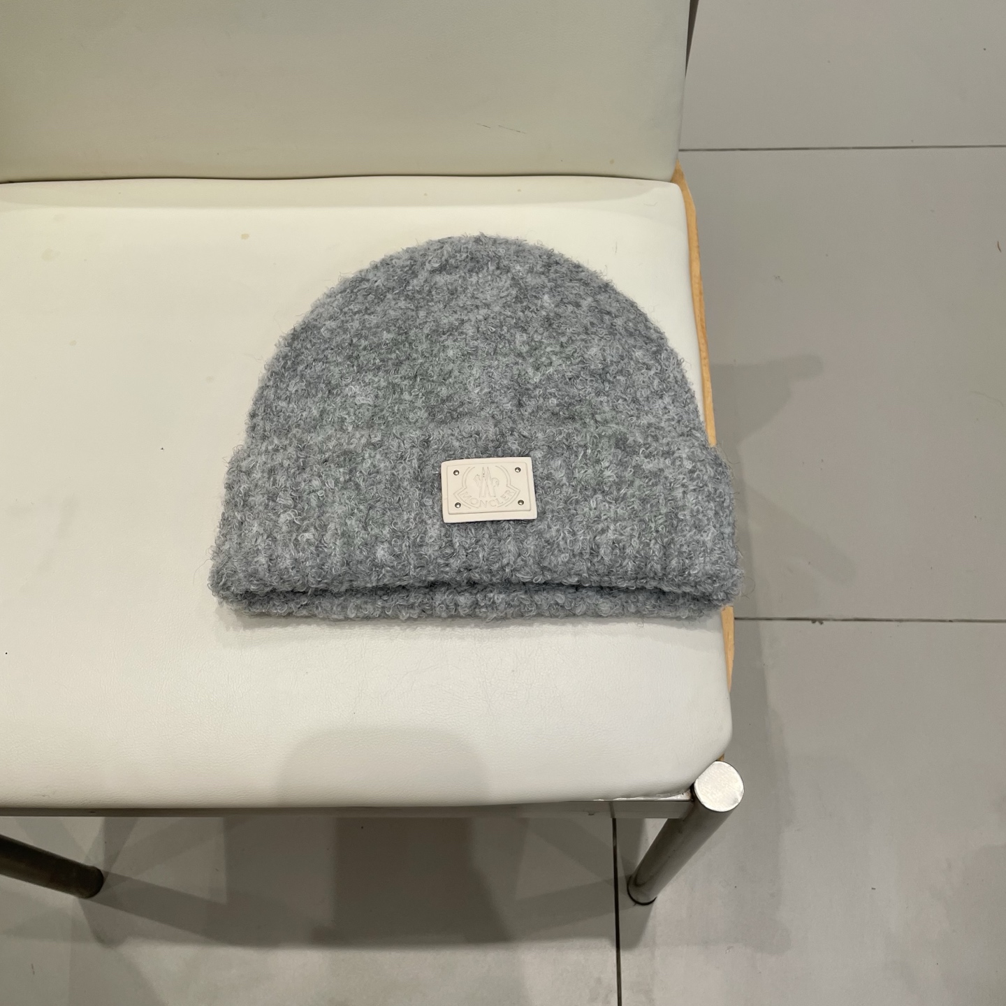 MONCLER蒙口🎩针织毛线帽，附带二维码，好品质高端大气，超柔软！超火爆💖质感很赞，出街超好搭配！时尚潮流！秋冬必备单