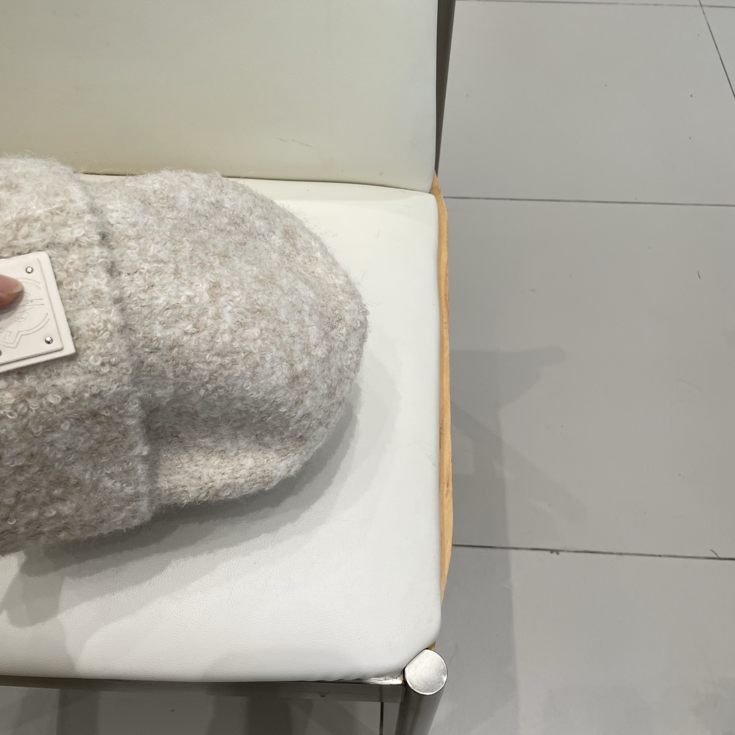 MONCLER蒙口🎩针织毛线帽，附带二维码，好品质高端大气，超柔软！超火爆💖质感很赞，出街超好搭配！时尚潮流！秋冬必备单
