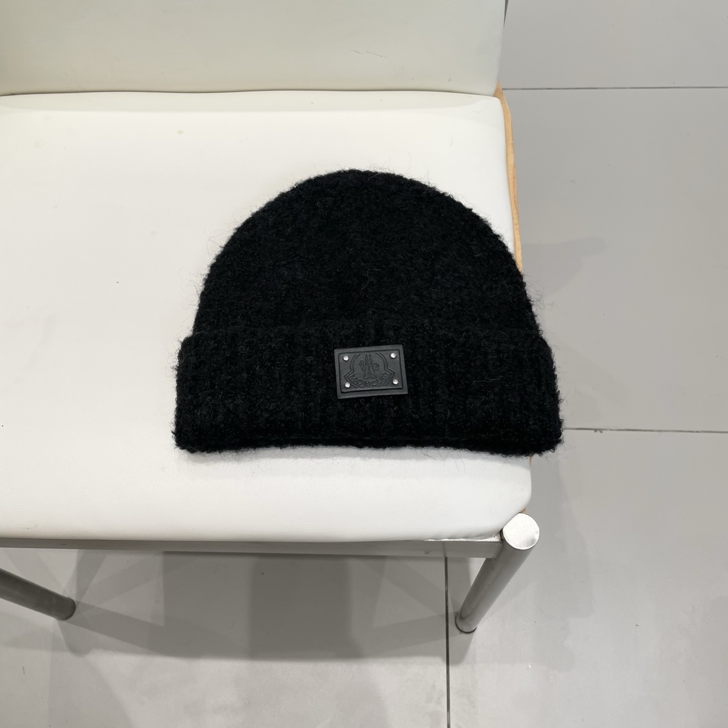 MONCLER蒙口🎩针织毛线帽，附带二维码，好品质高端大气，超柔软！超火爆💖质感很赞，出街超好搭配！时尚潮流！秋冬必备单