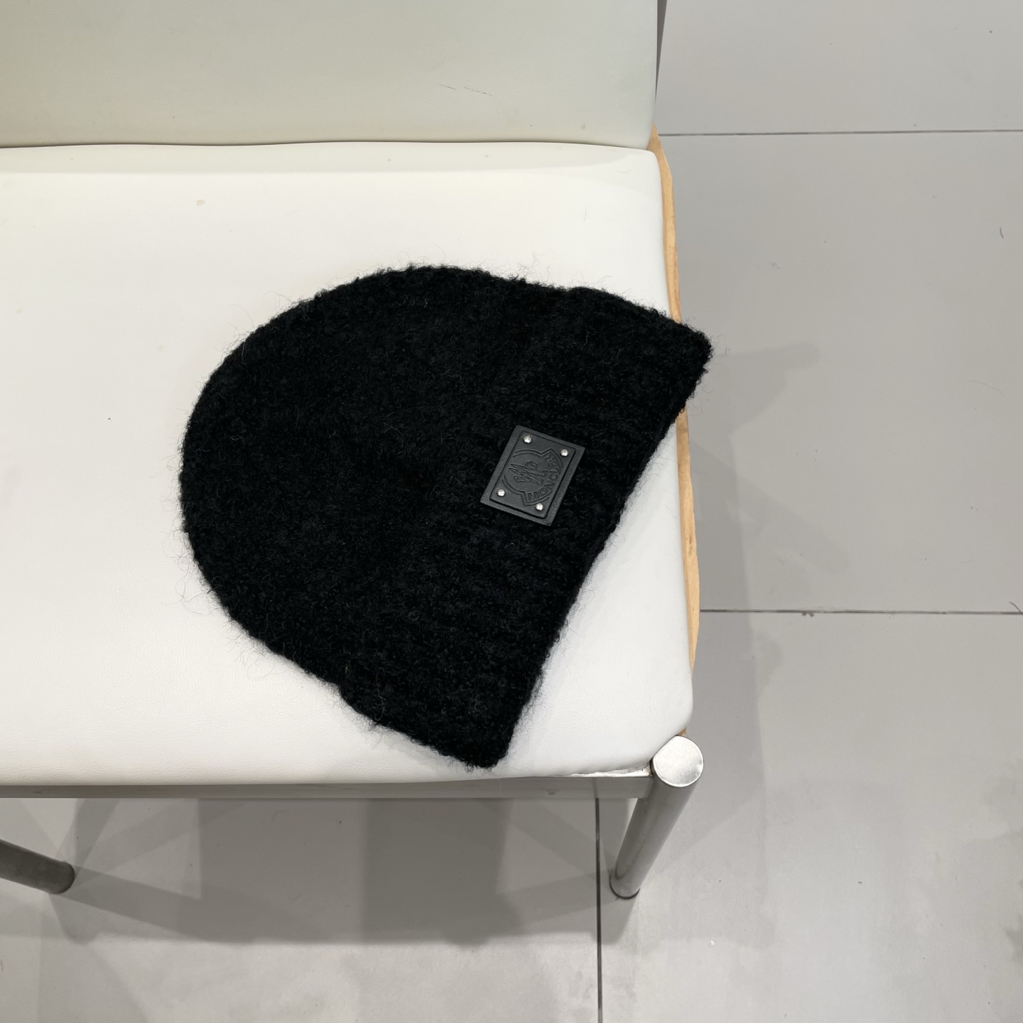 MONCLER蒙口🎩针织毛线帽，附带二维码，好品质高端大气，超柔软！超火爆💖质感很赞，出街超好搭配！时尚潮流！秋冬必备单