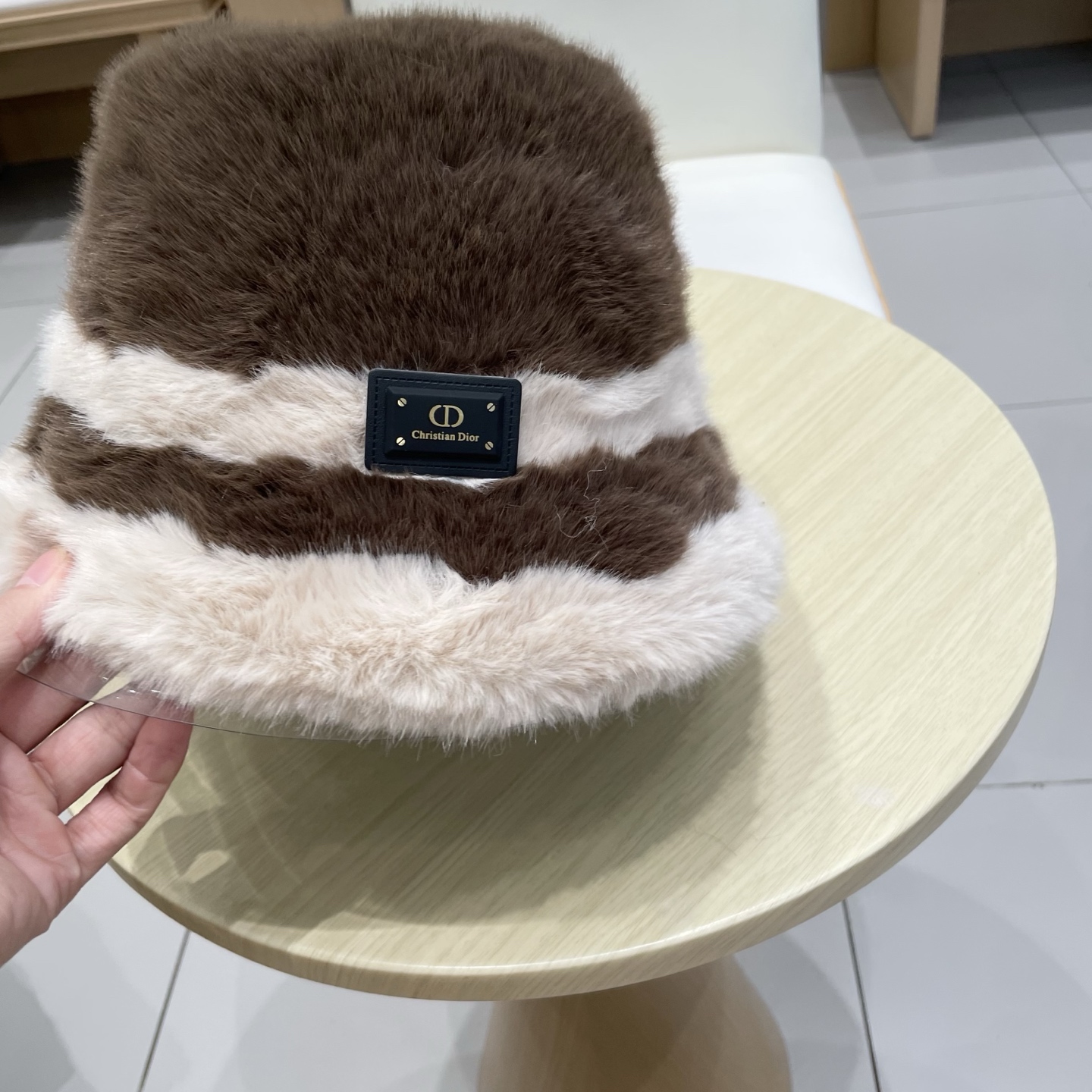 DIOR迪奥毛毛绒毛拼色条纹渔夫帽，头围57cm