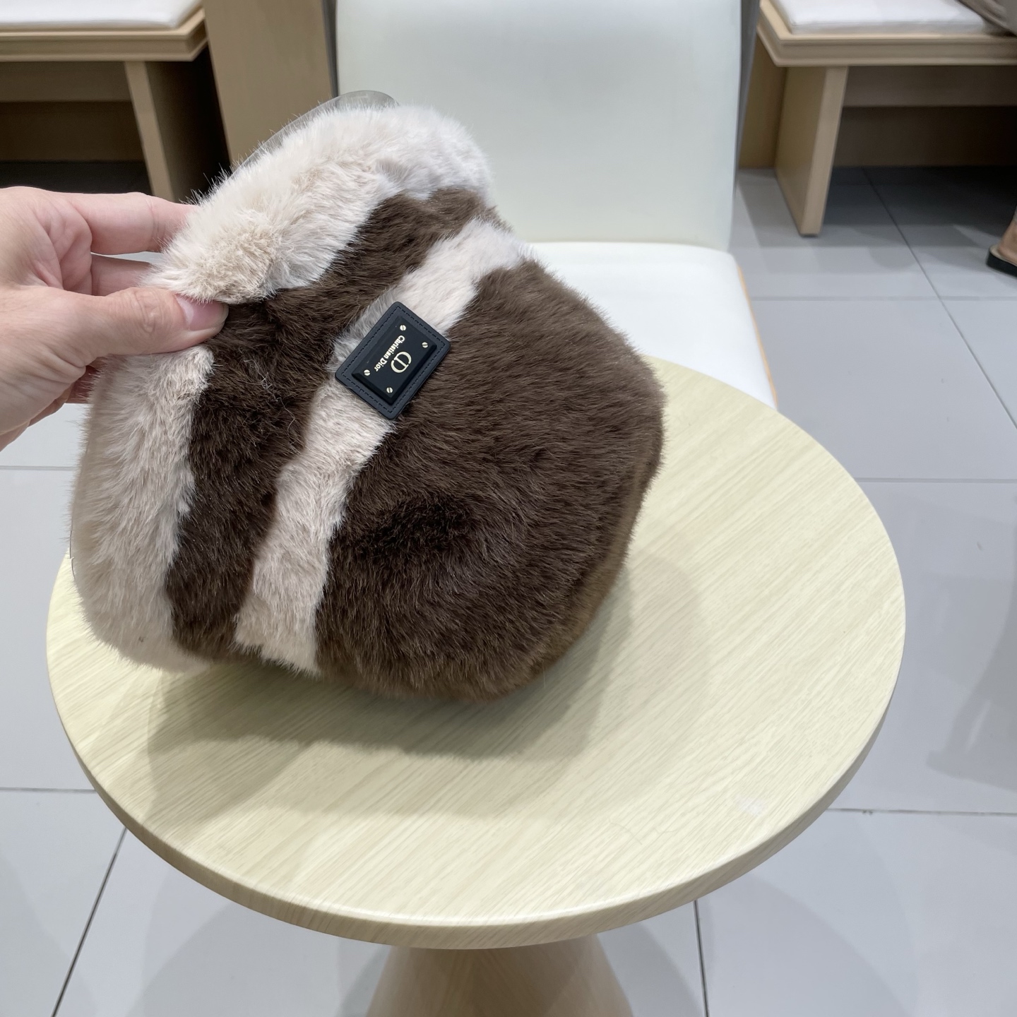 DIOR迪奥毛毛绒毛拼色条纹渔夫帽，头围57cm