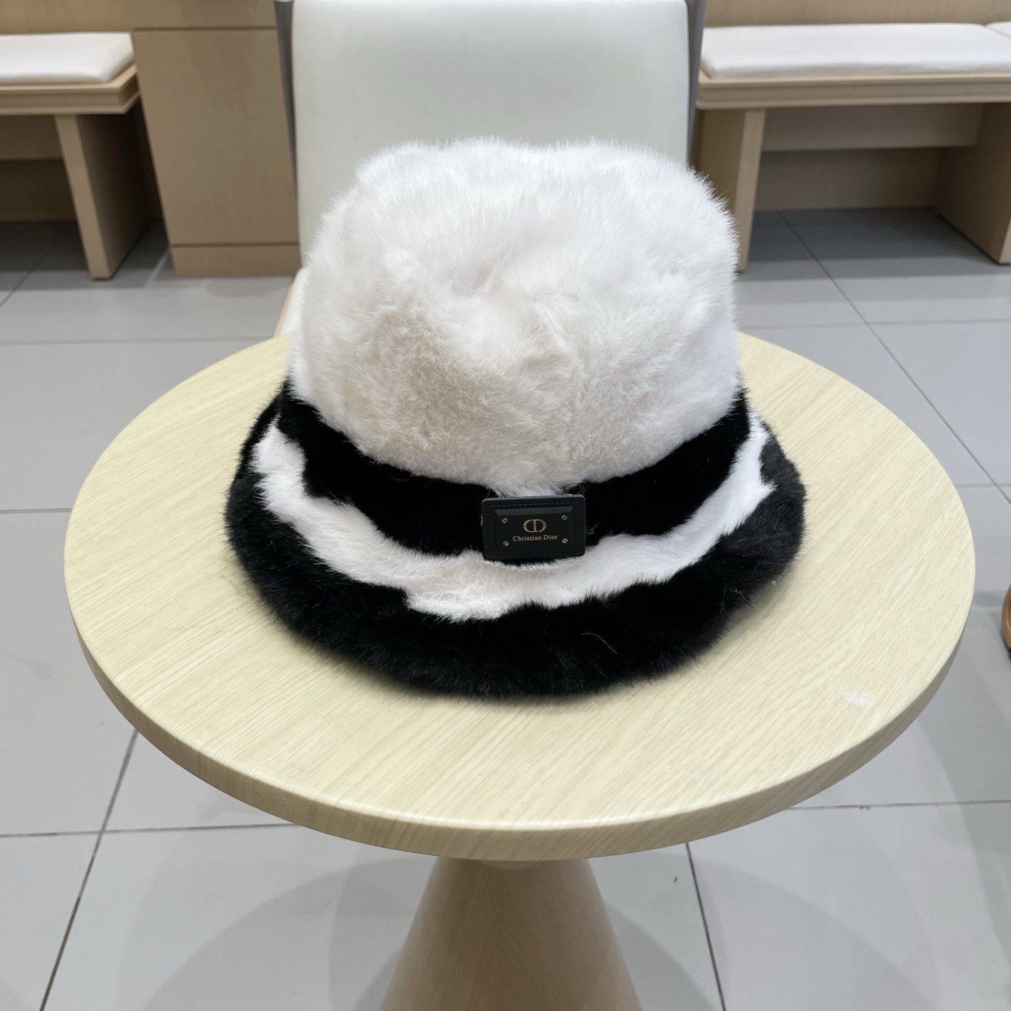DIOR迪奥毛毛绒毛拼色条纹渔夫帽，头围57cm