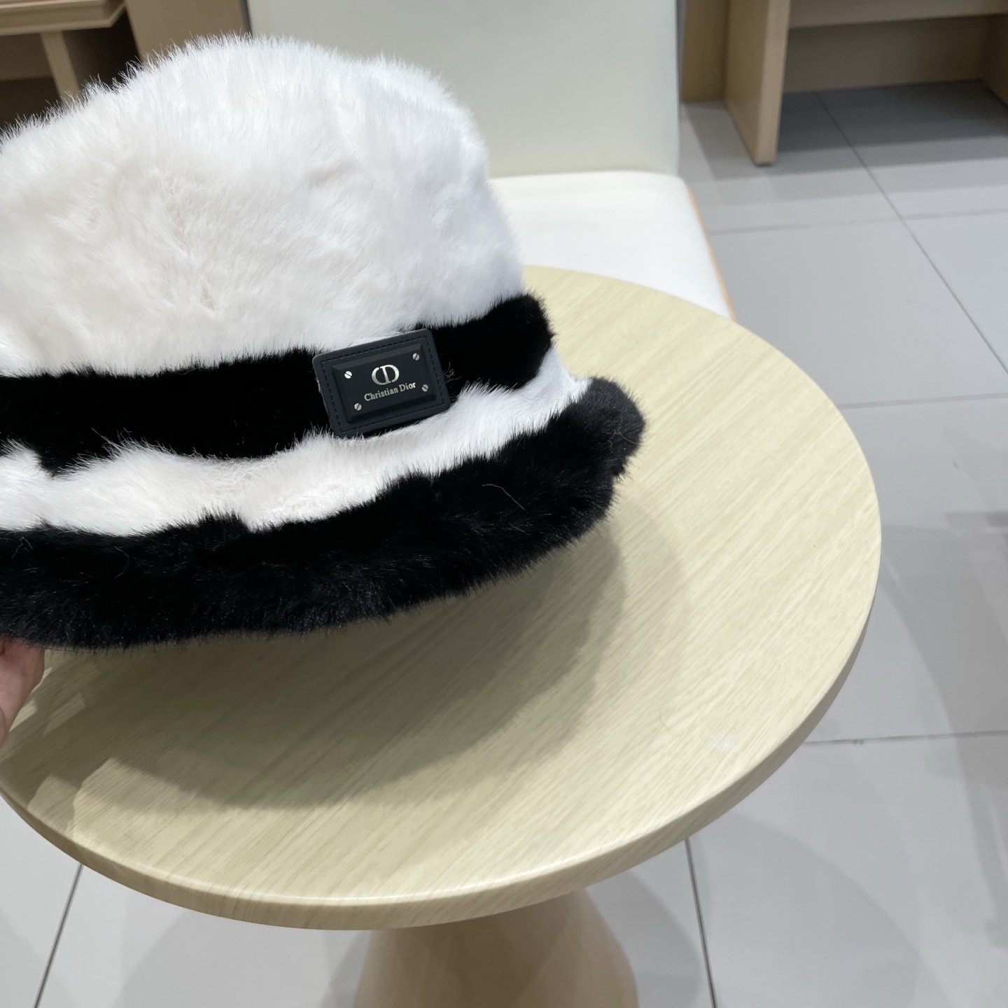DIOR迪奥毛毛绒毛拼色条纹渔夫帽，头围57cm