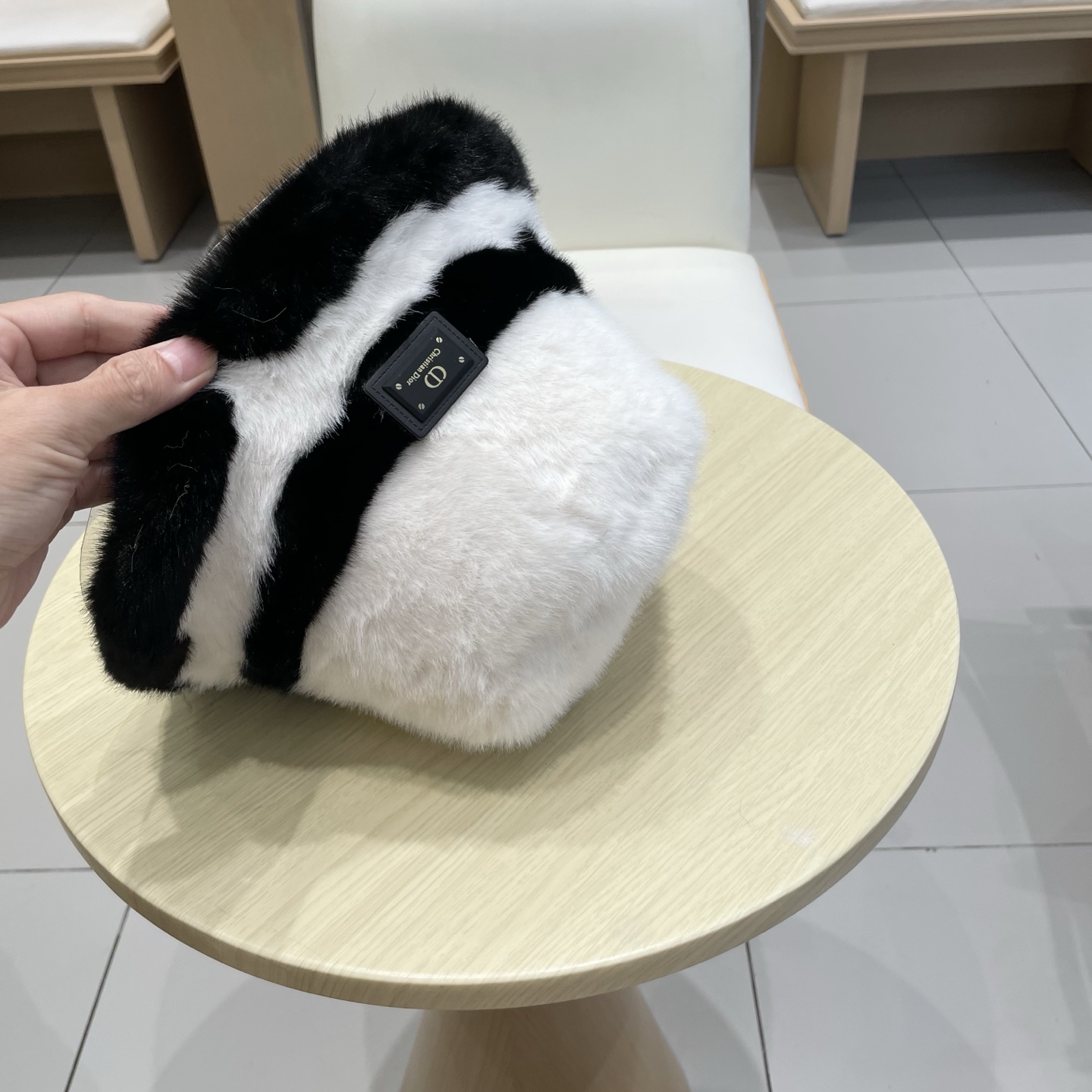 DIOR迪奥毛毛绒毛拼色条纹渔夫帽，头围57cm