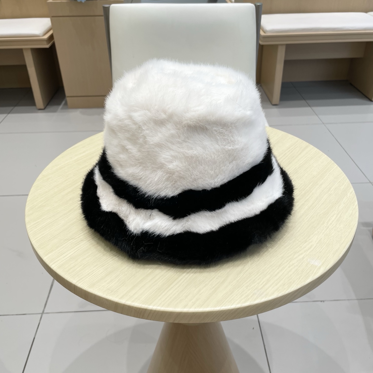 DIOR迪奥毛毛绒毛拼色条纹渔夫帽，头围57cm