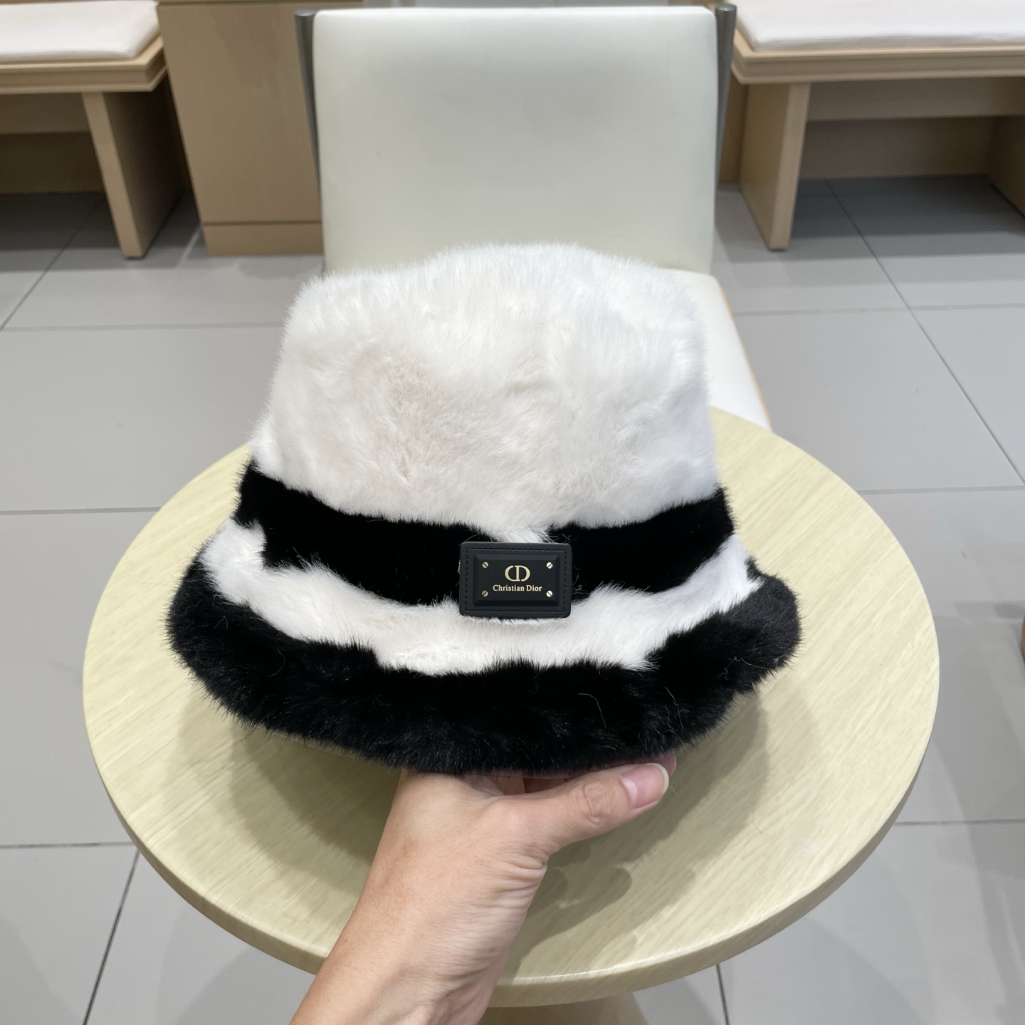 DIOR迪奥毛毛绒毛拼色条纹渔夫帽，头围57cm