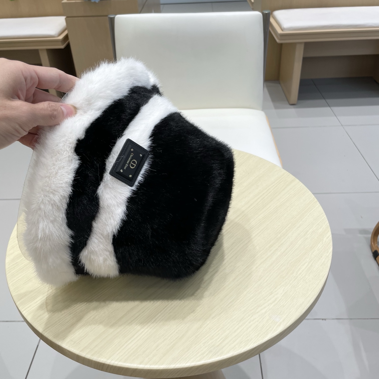 DIOR迪奥毛毛绒毛拼色条纹渔夫帽，头围57cm
