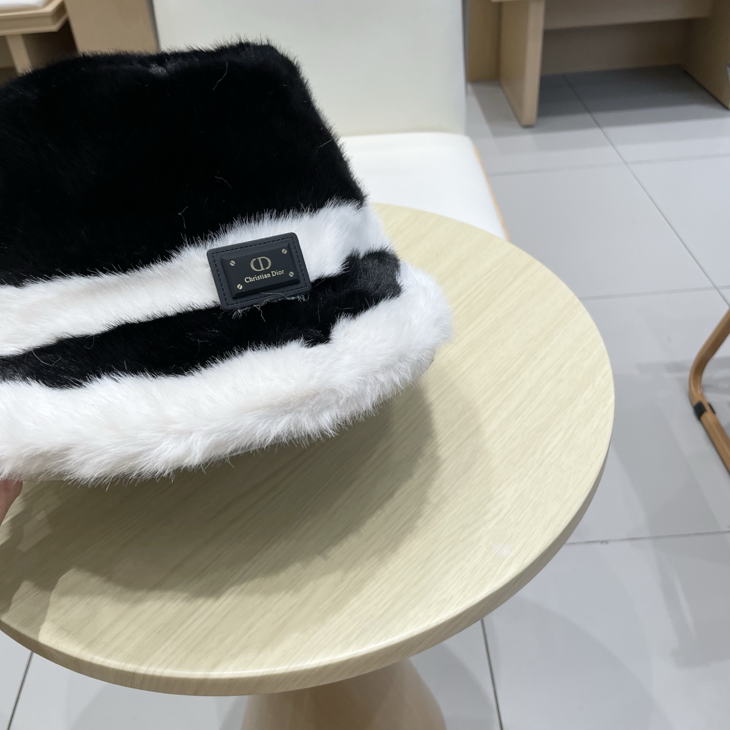 DIOR迪奥毛毛绒毛拼色条纹渔夫帽，头围57cm
