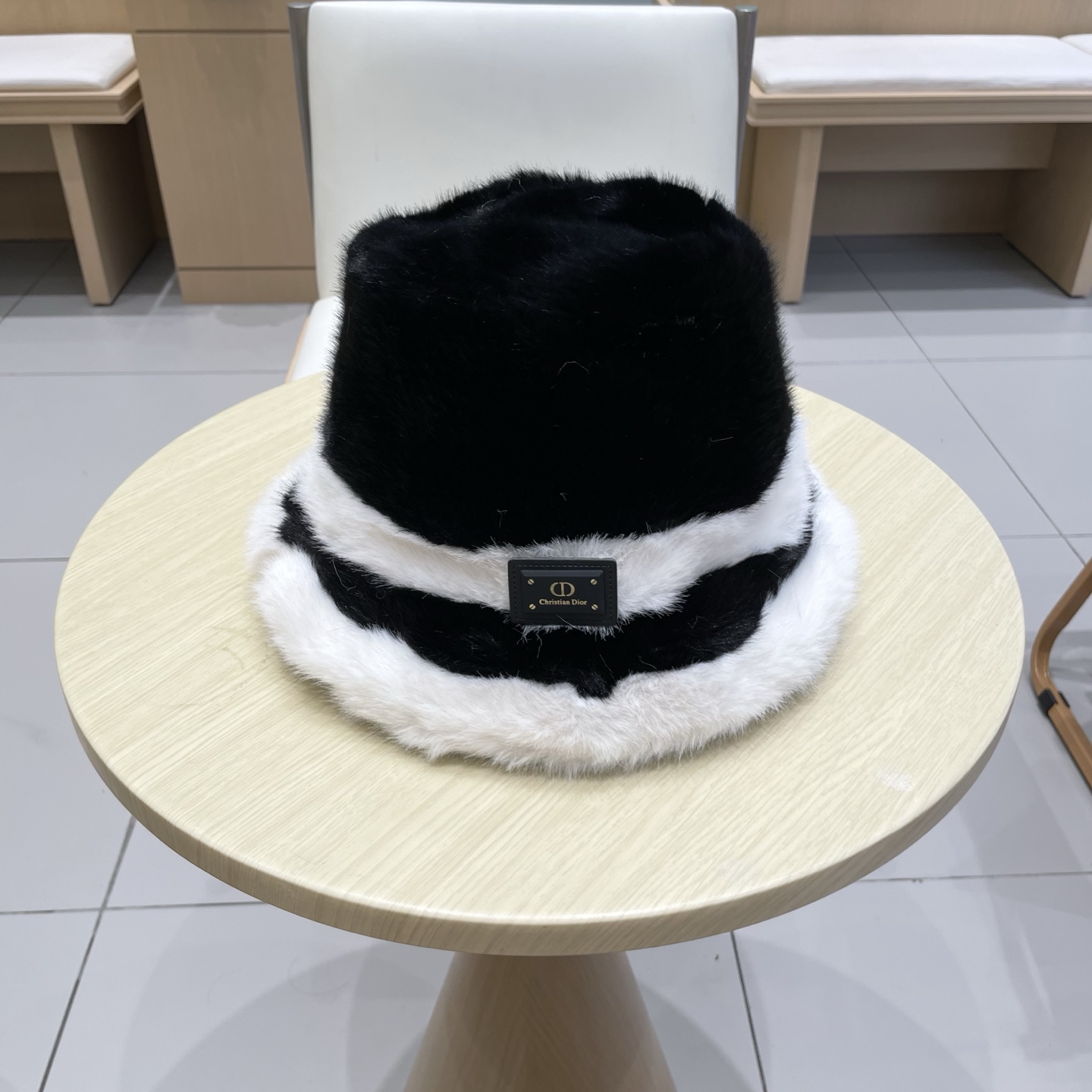 DIOR迪奥毛毛绒毛拼色条纹渔夫帽，头围57cm